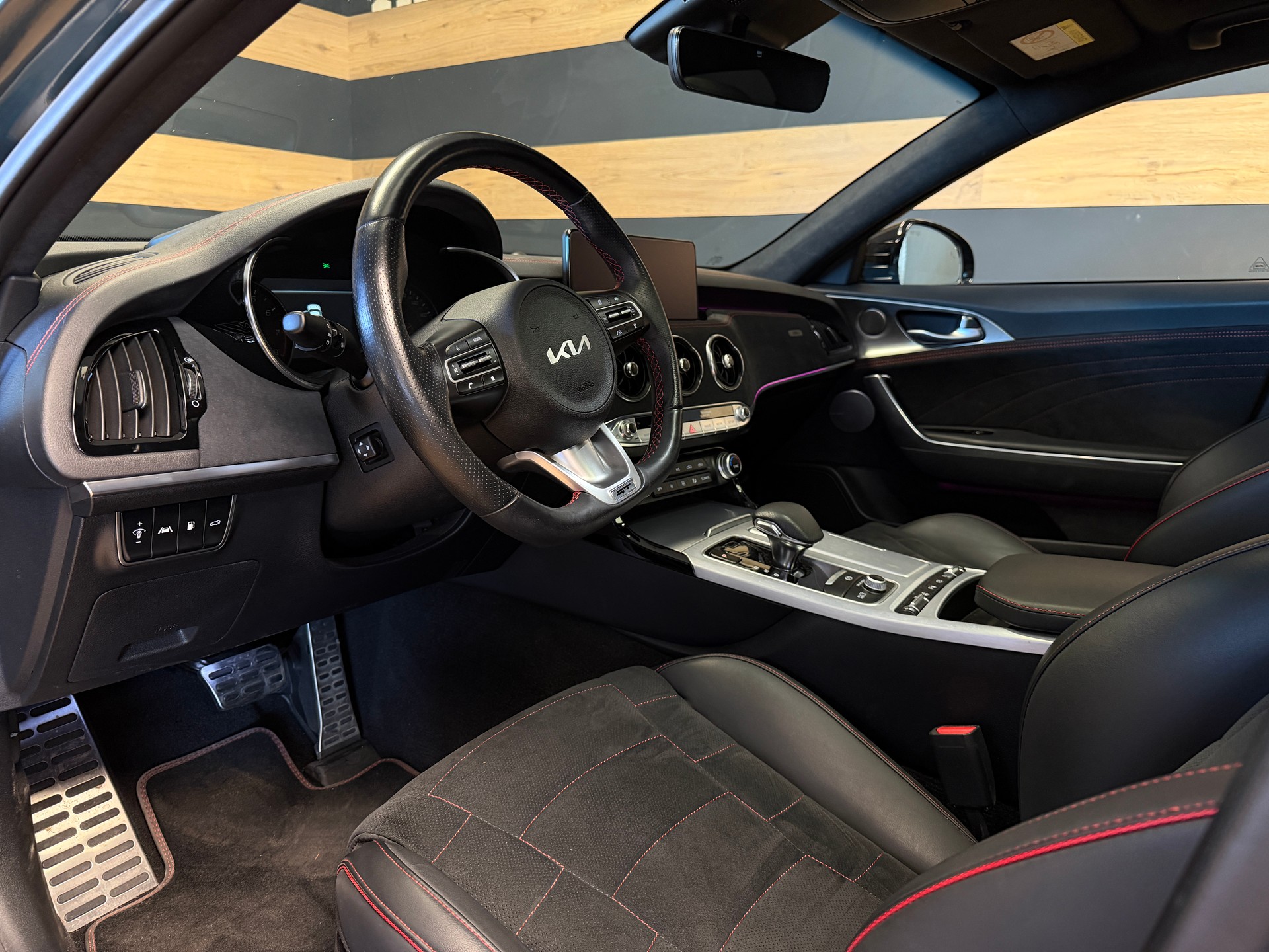 KIA Stinger 3.3 T-GDi GT Automat AWD-image-21