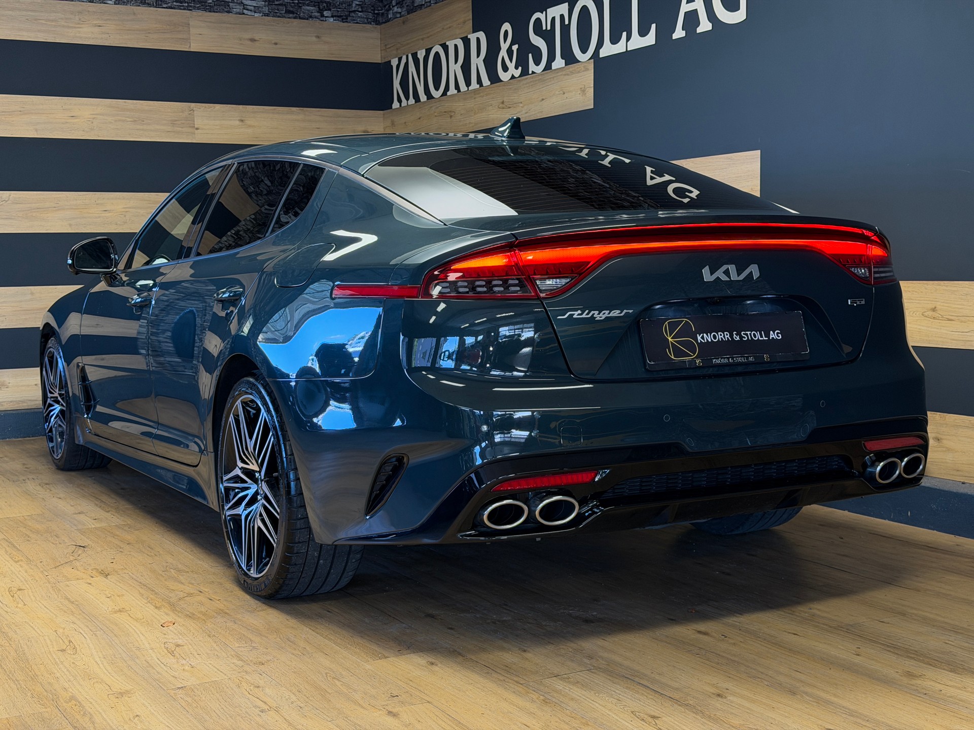 KIA Stinger 3.3 T-GDi GT Automat AWD-image-5