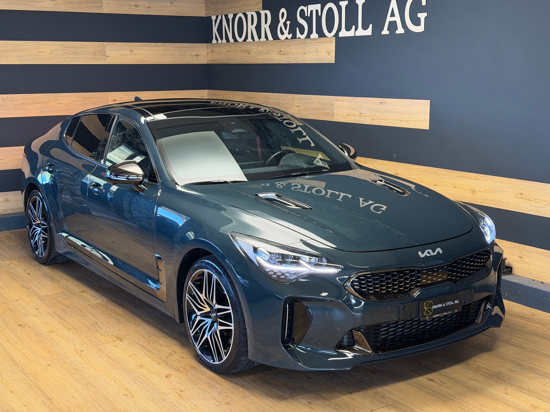 KIA Stinger 3.3 T-GDi GT Automat AWD-image-3