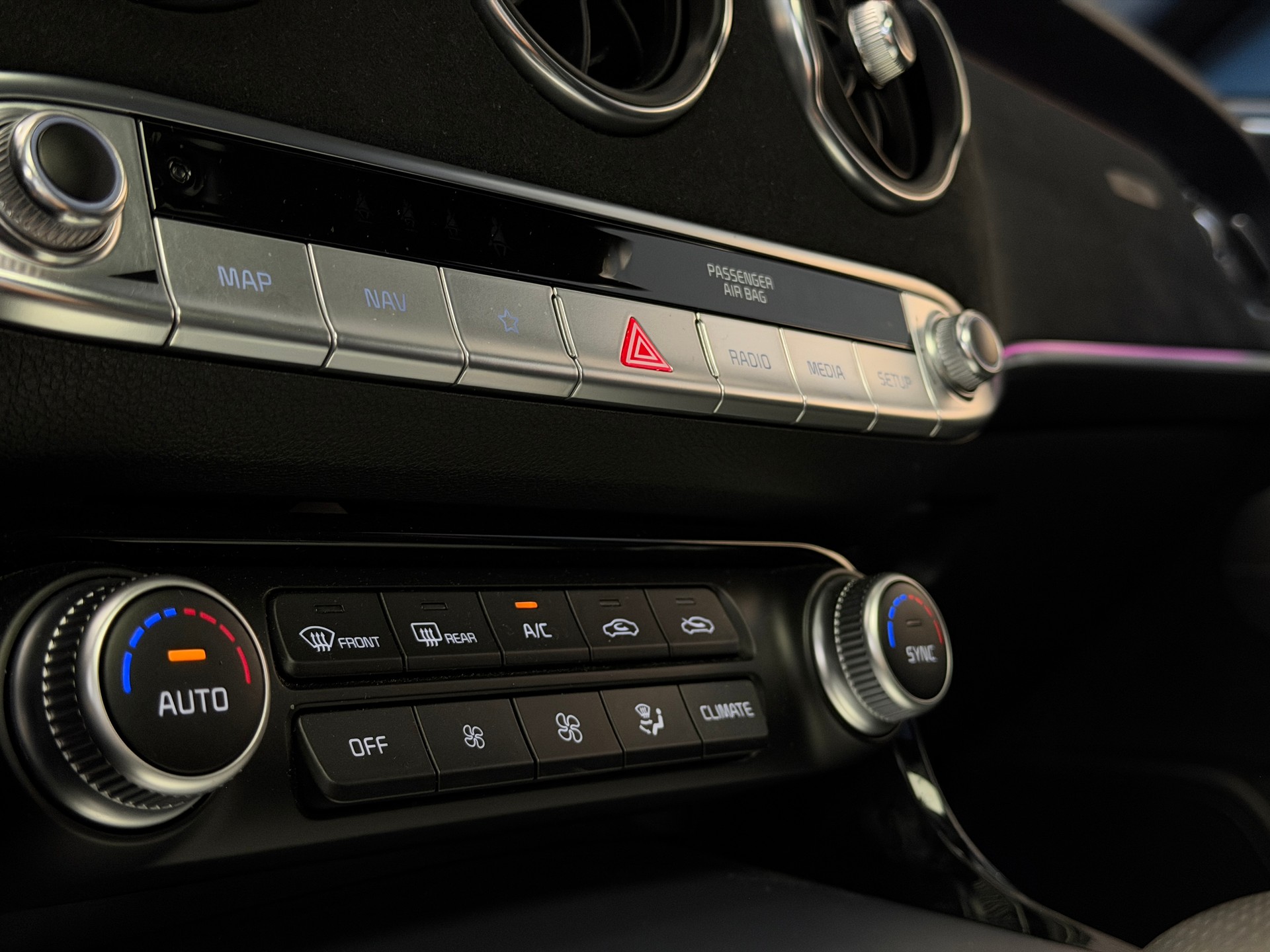 KIA Stinger 3.3 T-GDi GT Automat AWD-image-16