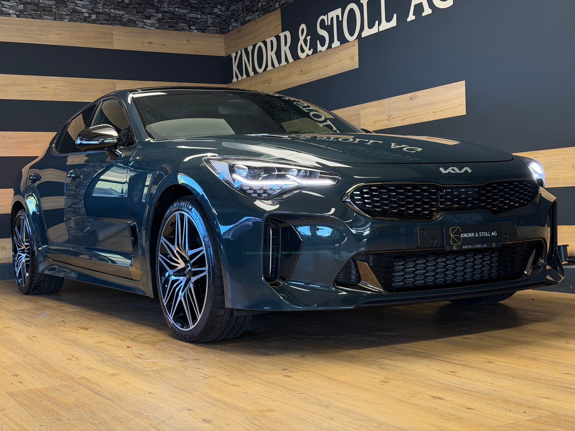 KIA Stinger 3.3 T-GDi GT Automat AWD-image-4