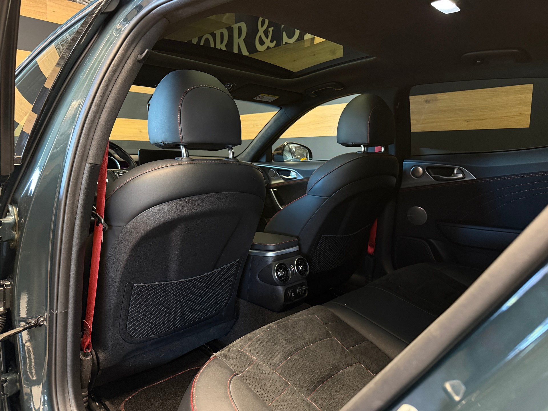 KIA Stinger 3.3 T-GDi GT Automat AWD-image-24