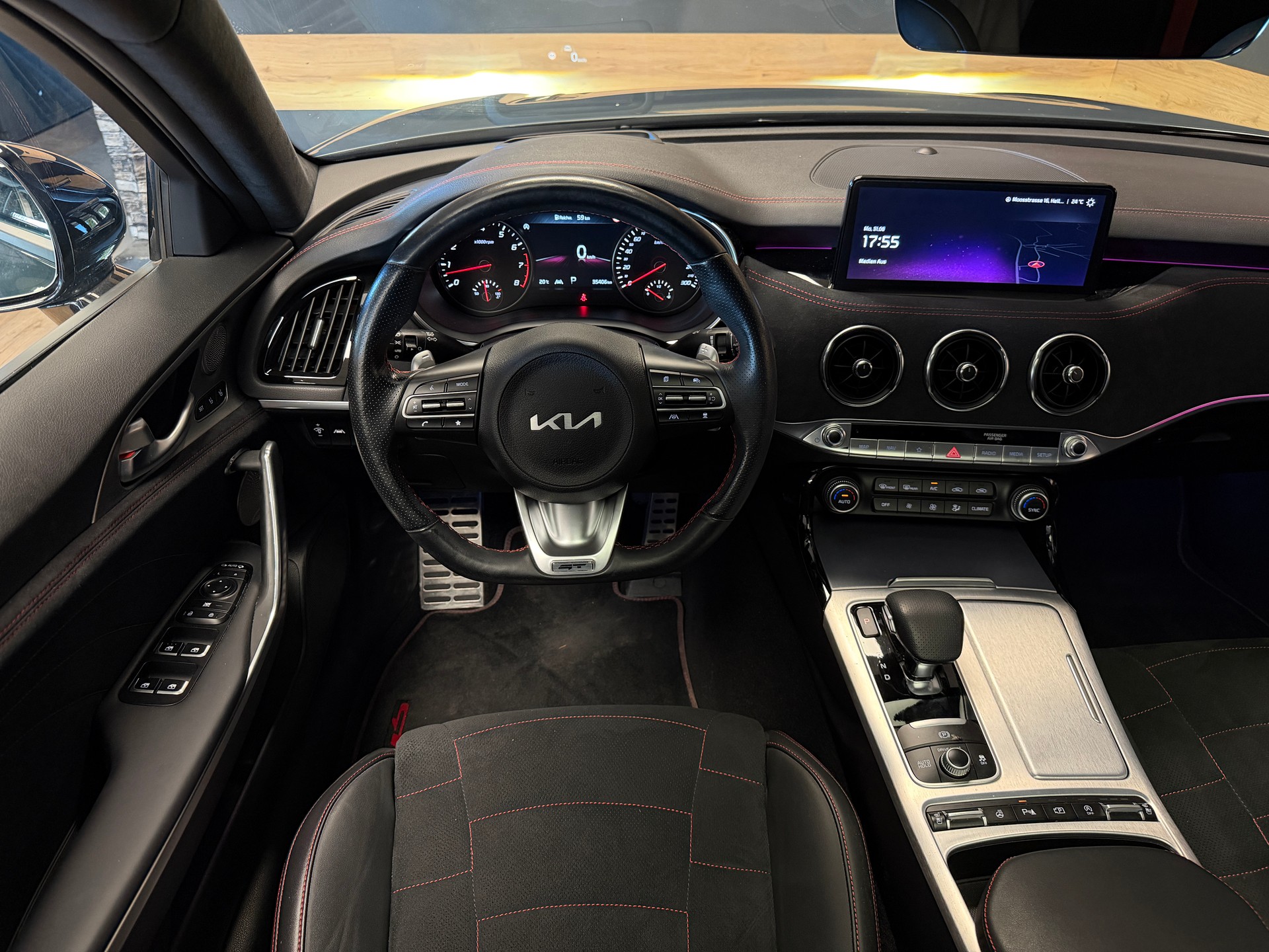 KIA Stinger 3.3 T-GDi GT Automat AWD-image-9