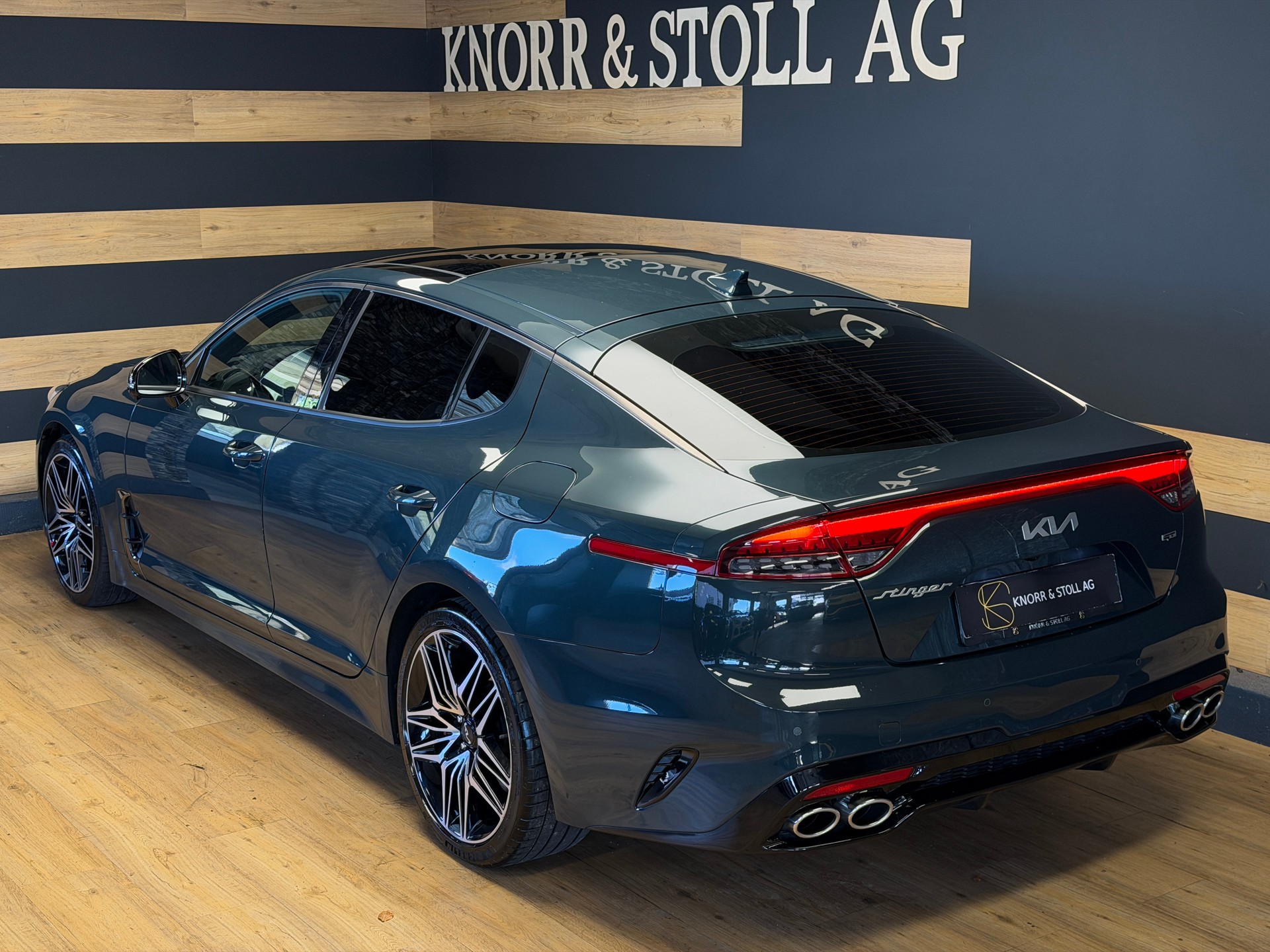KIA Stinger 3.3 T-GDi GT Automat AWD-image-6