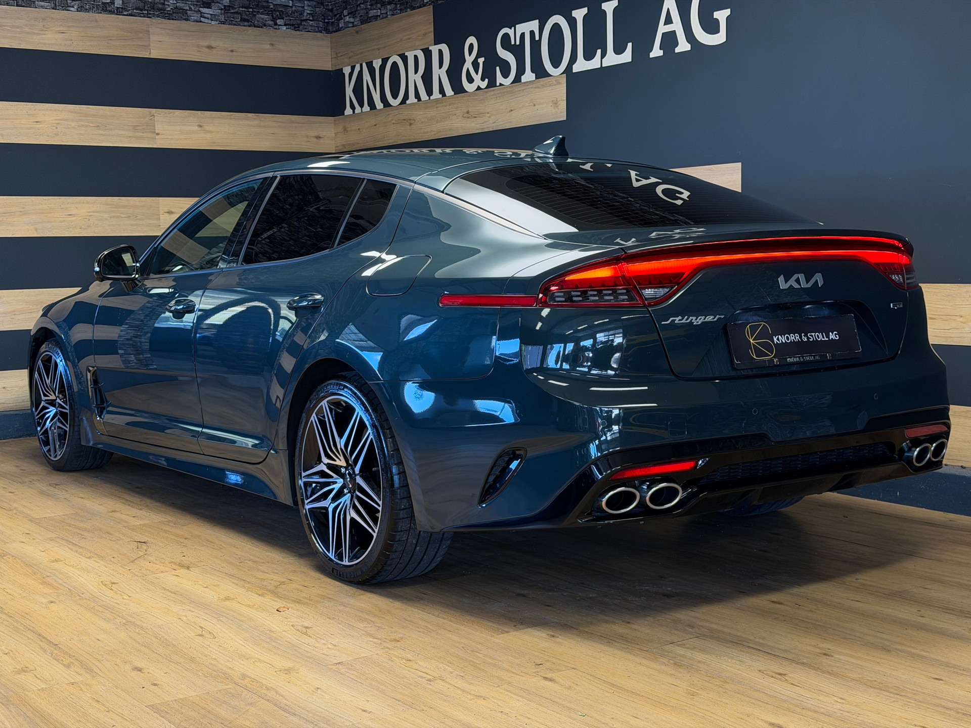KIA Stinger 3.3 T-GDi GT Automat AWD-image-8