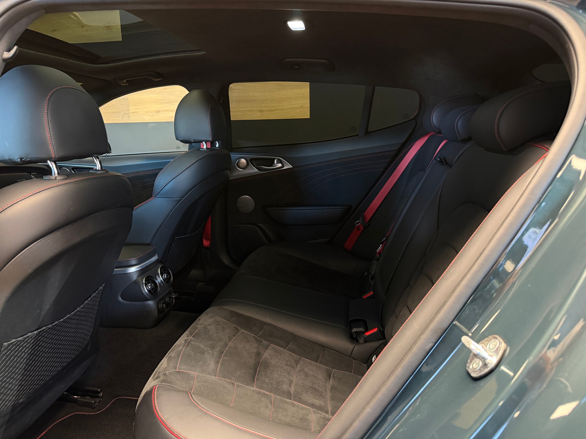 KIA Stinger 3.3 T-GDi GT Automat AWD-image-22
