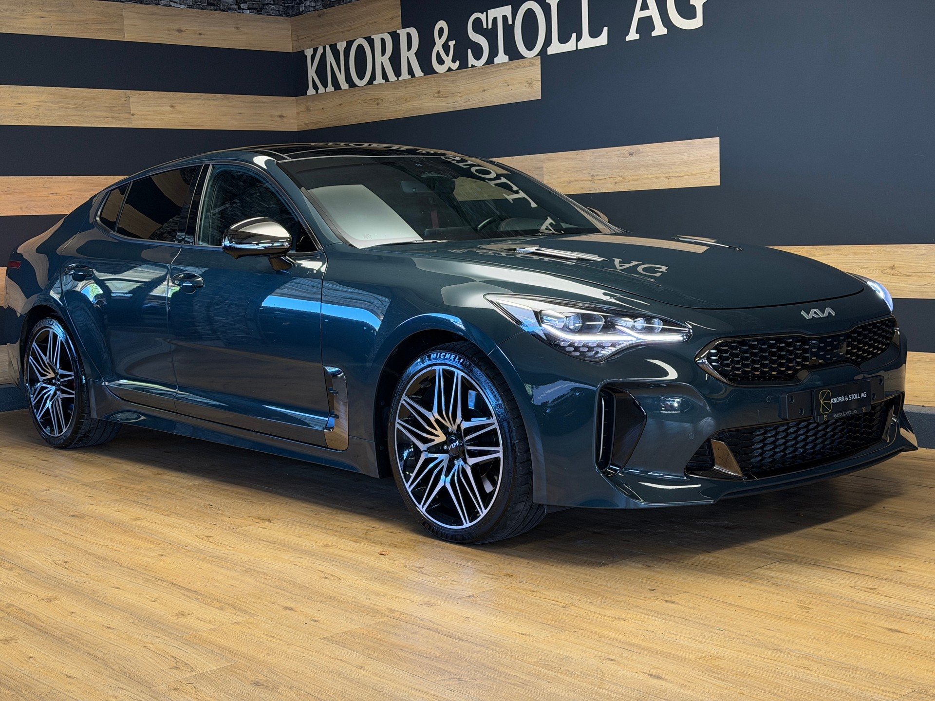 KIA Stinger 3.3 T-GDi GT Automat AWD-image-2