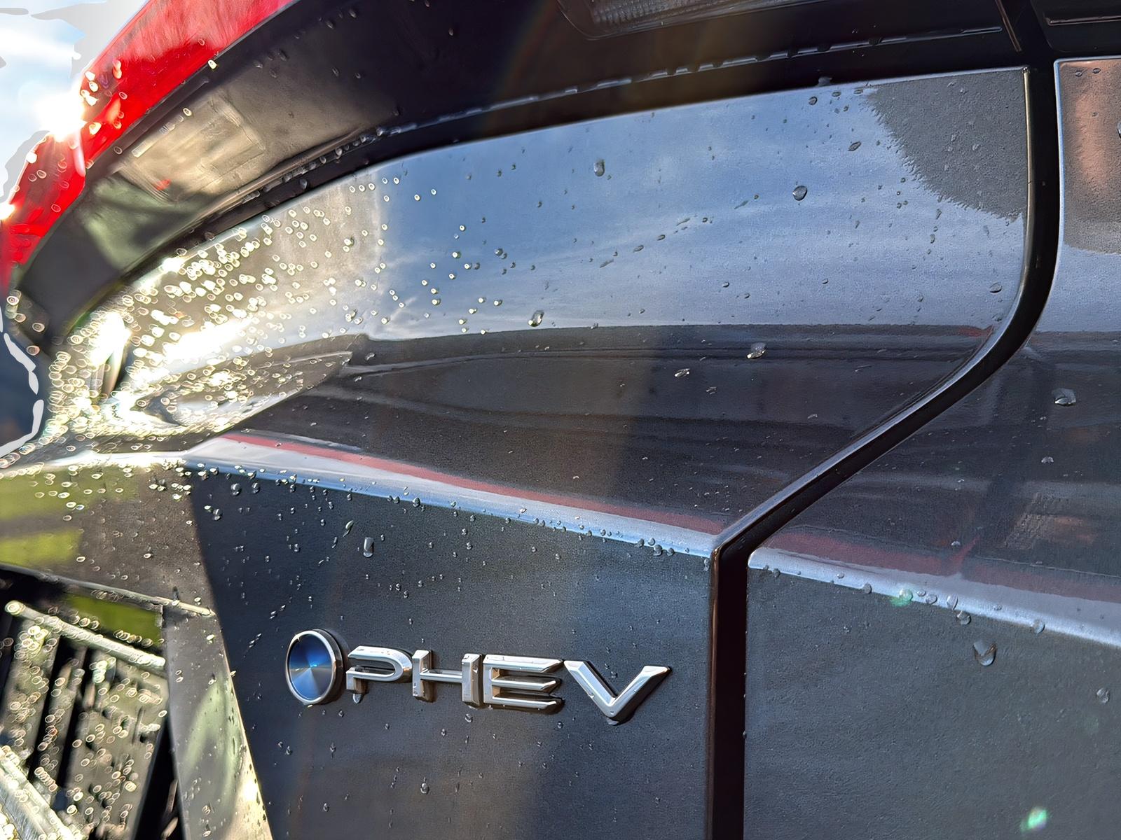 TOYOTA C-HR 2.0 PHEV Swiss Edition-image-8