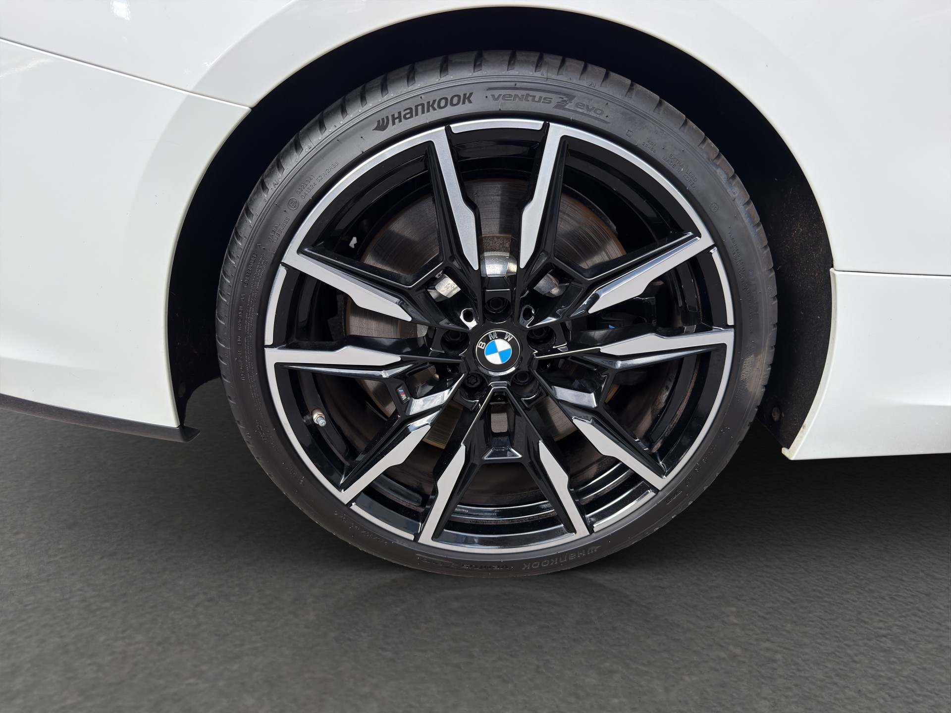 BMW M850i xDrive Steptronic-image-13