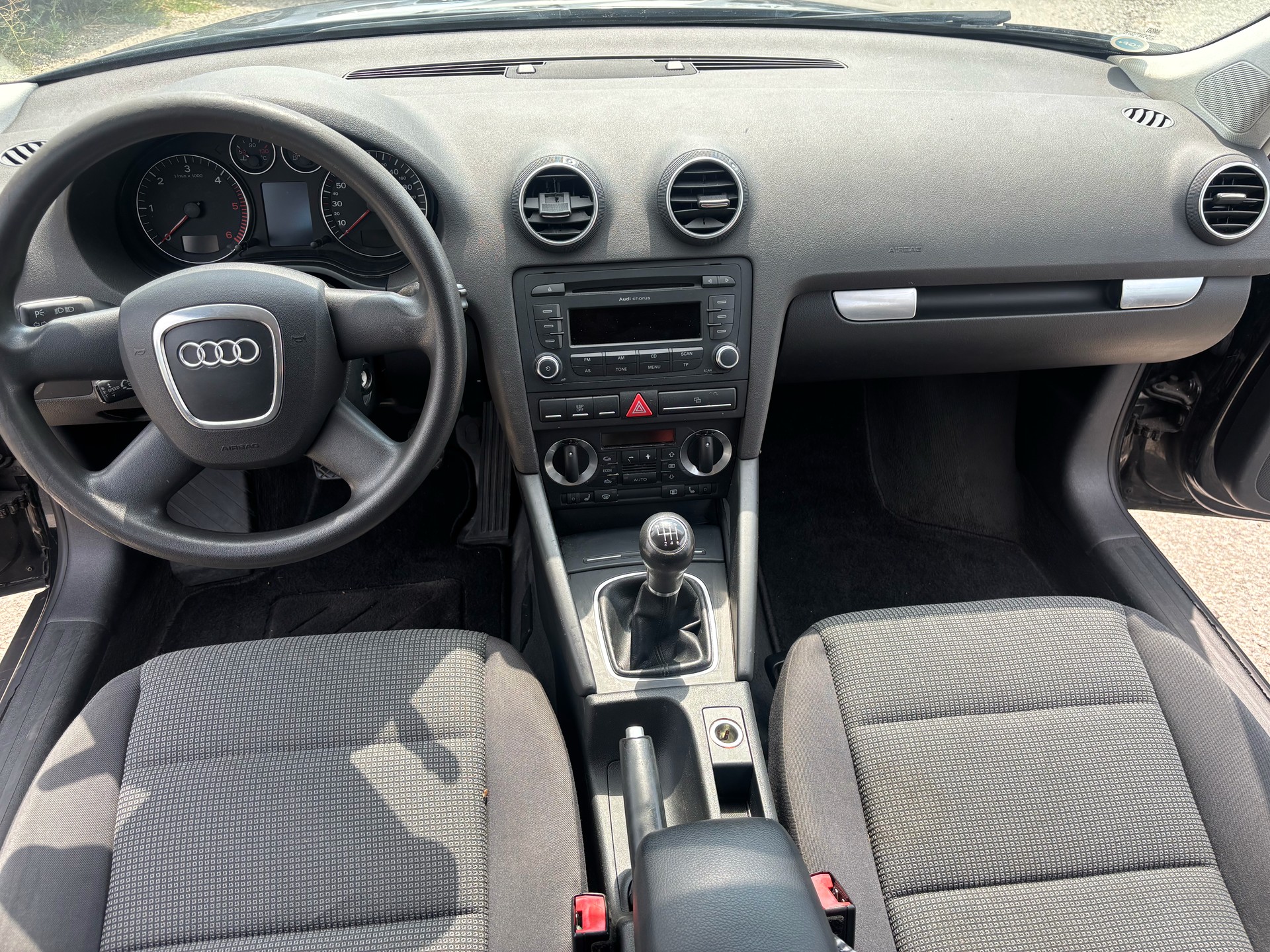 AUDI A3 Sportback 2.0 TDI Ambition-image-6