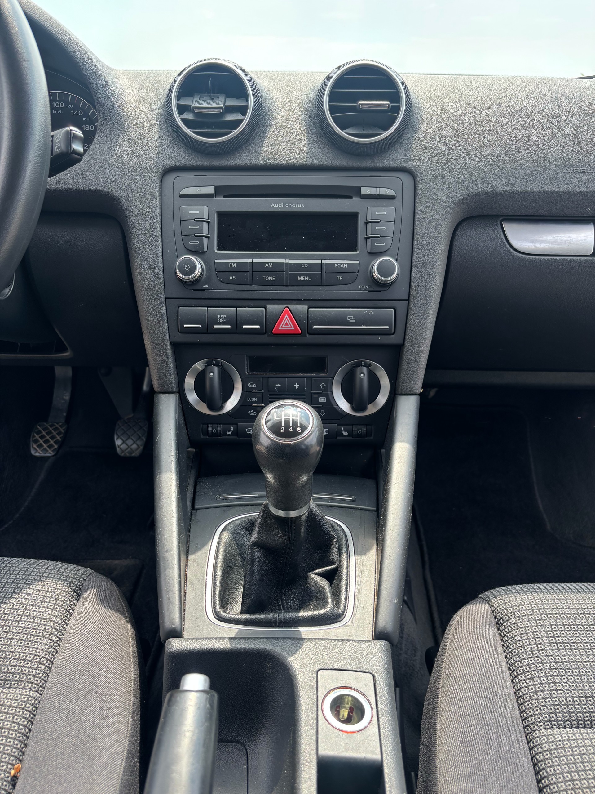 AUDI A3 Sportback 2.0 TDI Ambition-image-8