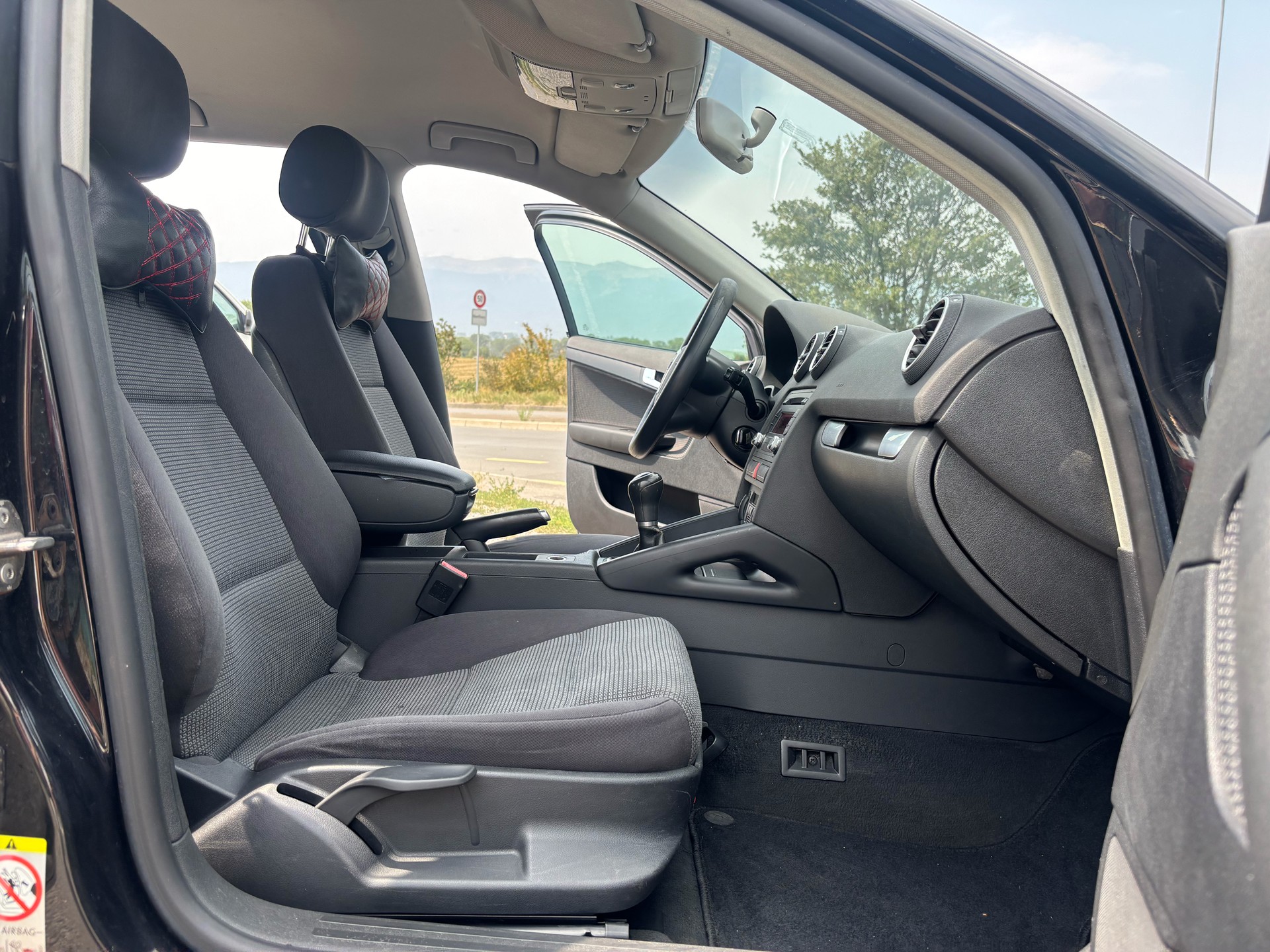AUDI A3 Sportback 2.0 TDI Ambition-image-12