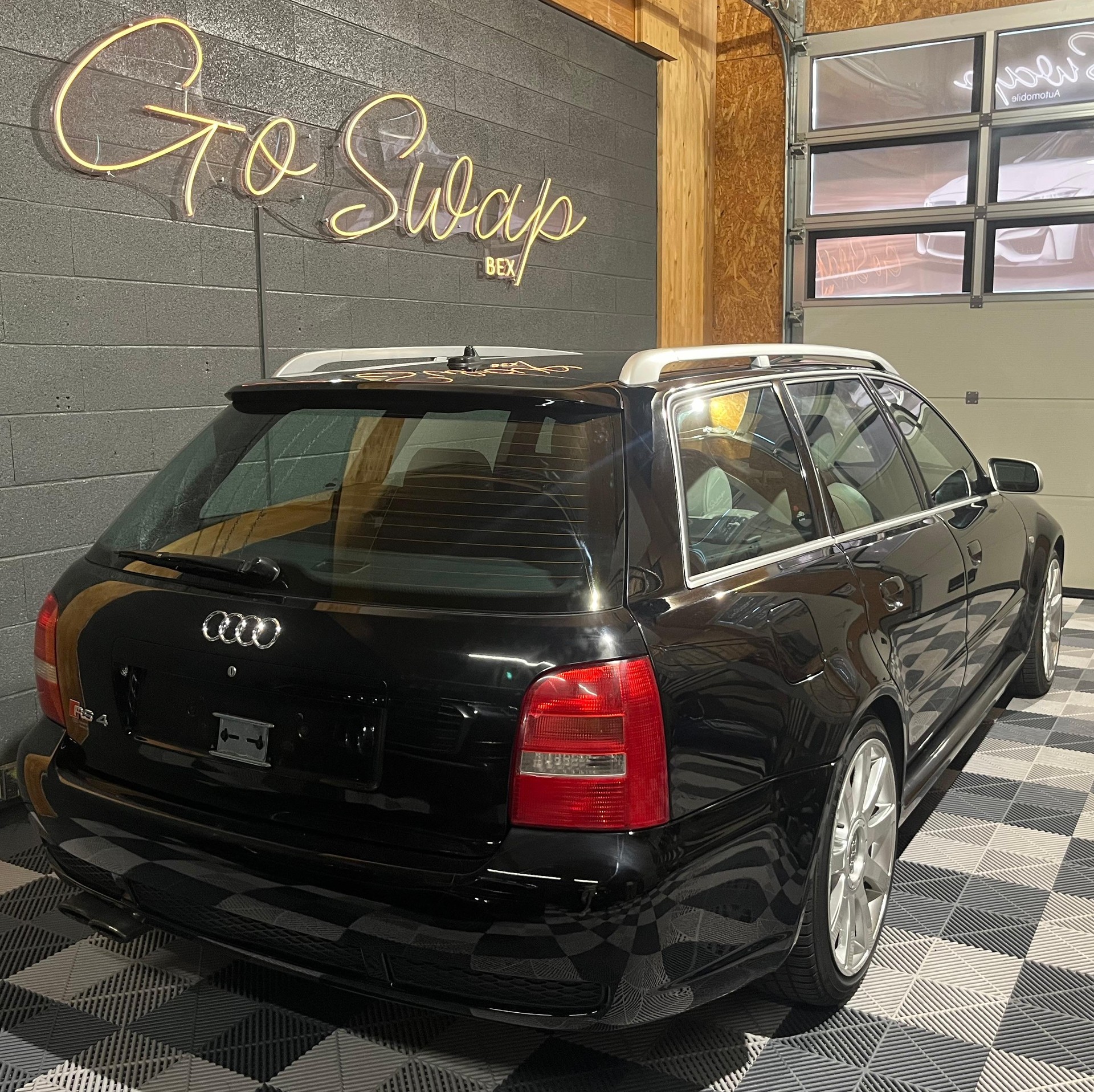AUDI RS4 Avant quattro-image-3