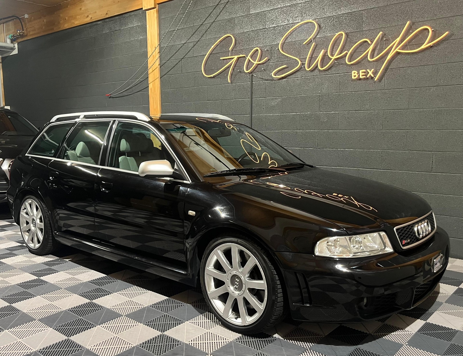 AUDI RS4 Avant quattro-image-0