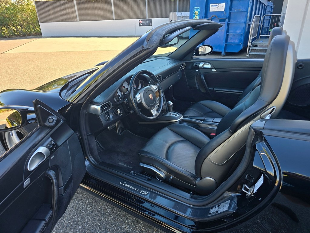 PORSCHE 911 Cabriolet 3.8 Carrera 4S-image-16