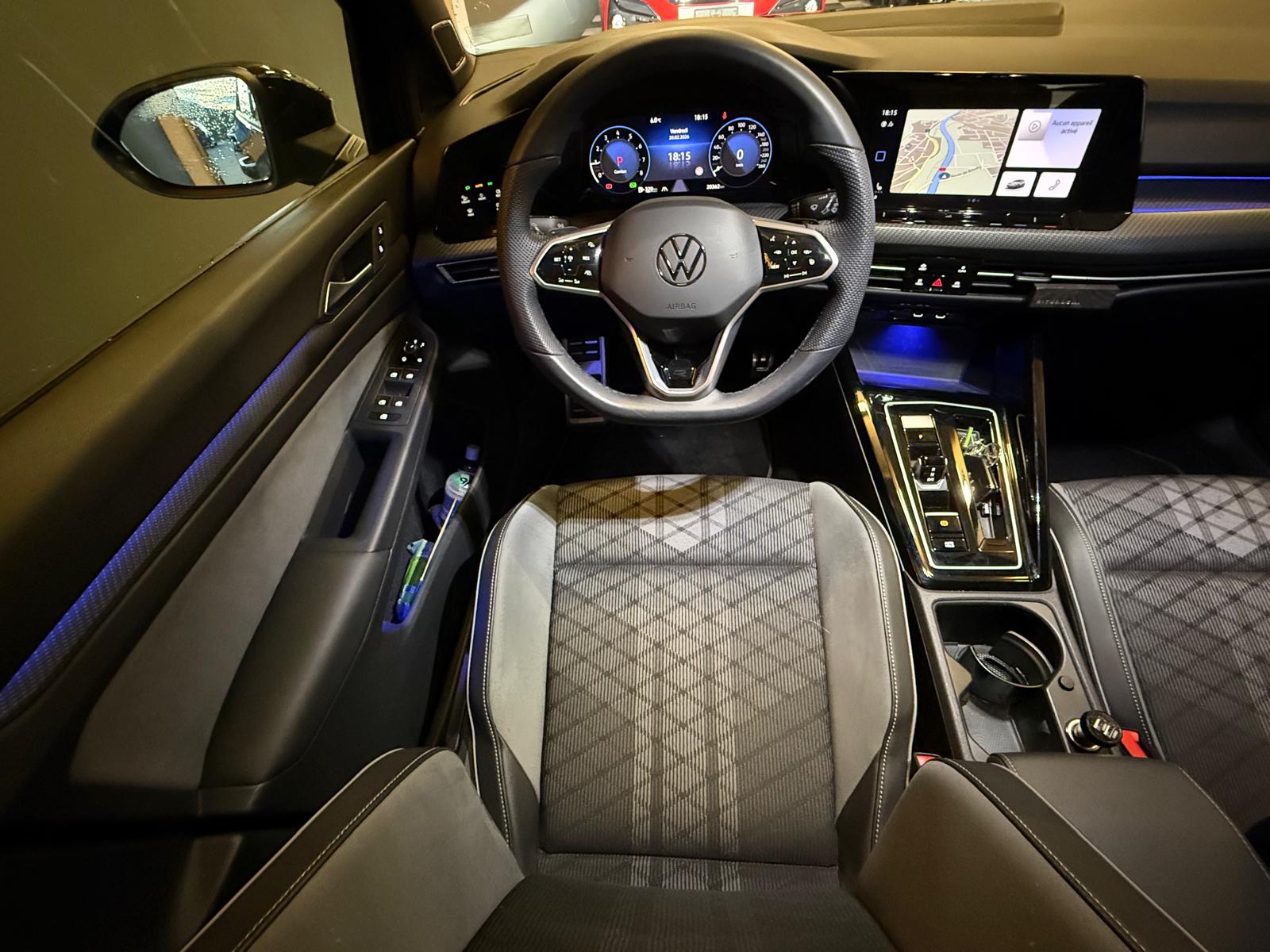 VW Golf 1.5 eTSI mHEV ACT R-Line 75 Edition DSG-image-15