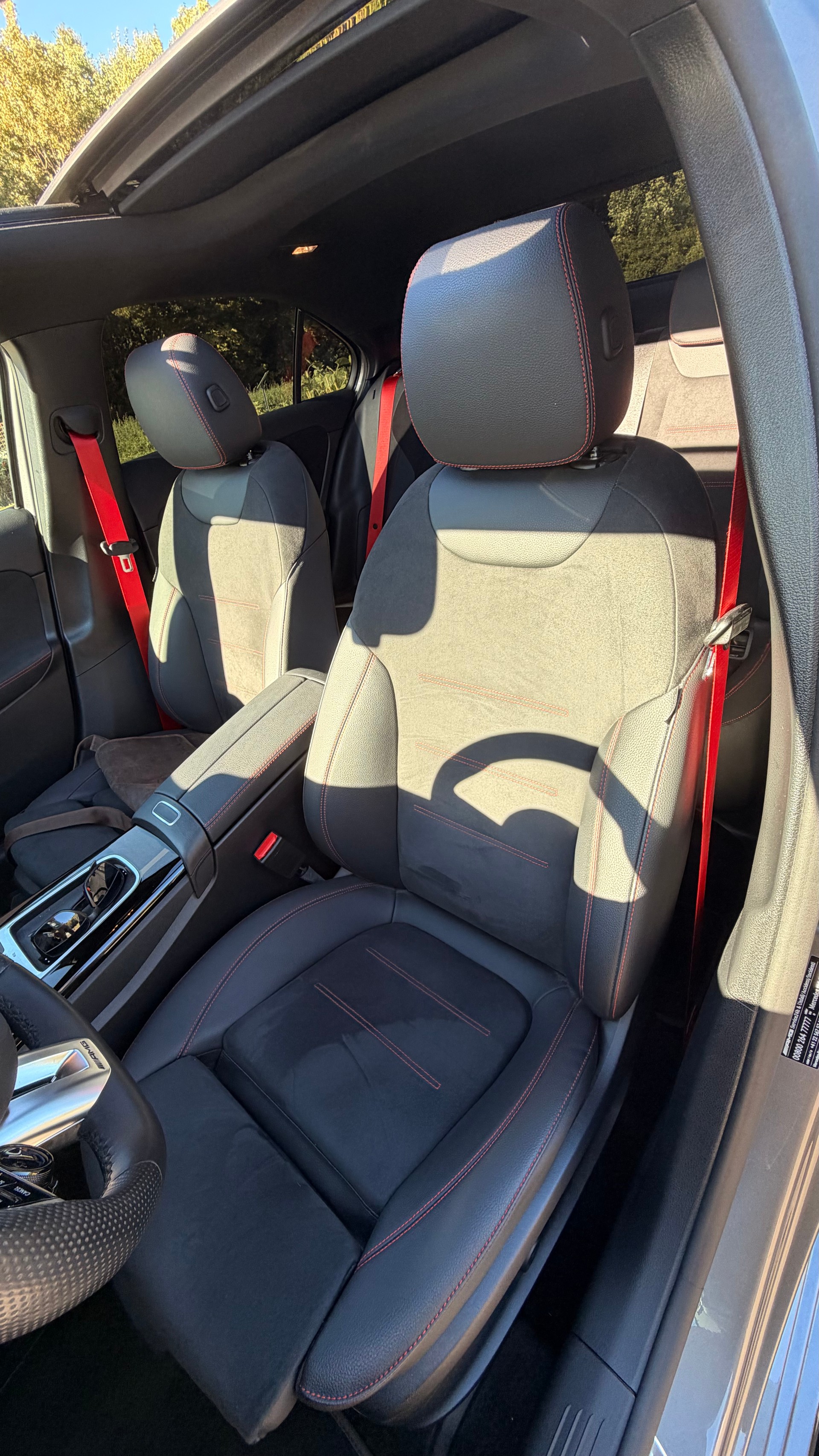 MERCEDES-BENZ A 35 AMG 4matic+ PANORAMA-GLASSCHIEBEDACH, PREMUM PLUS PAKET-image-3