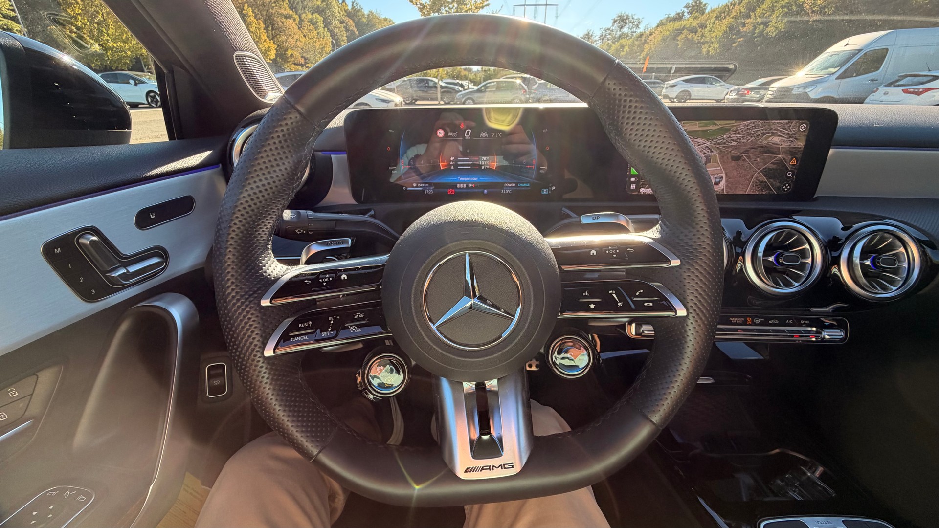 MERCEDES-BENZ A 35 AMG 4matic+ PANORAMA-GLASSCHIEBEDACH, PREMUM PLUS PAKET-image-4