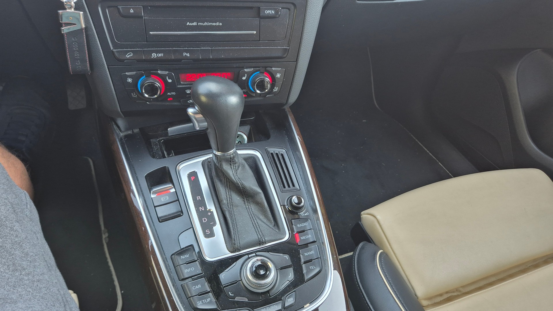 AUDI Q5 3.0 TDI quattro S-tronic-image-14