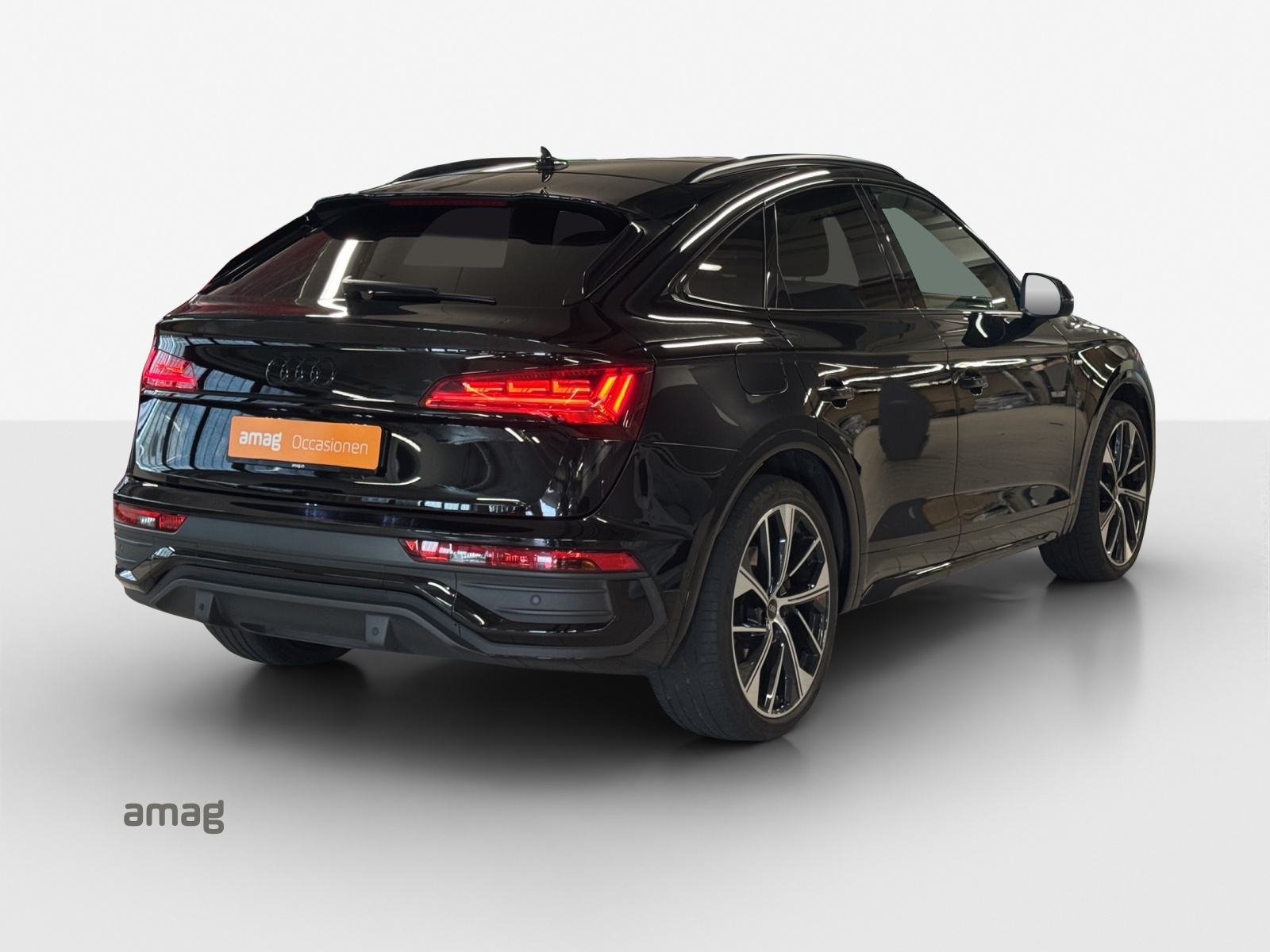 AUDI Q5 Sportback 40 TDI Blackedition quattro S-tronic-image-4