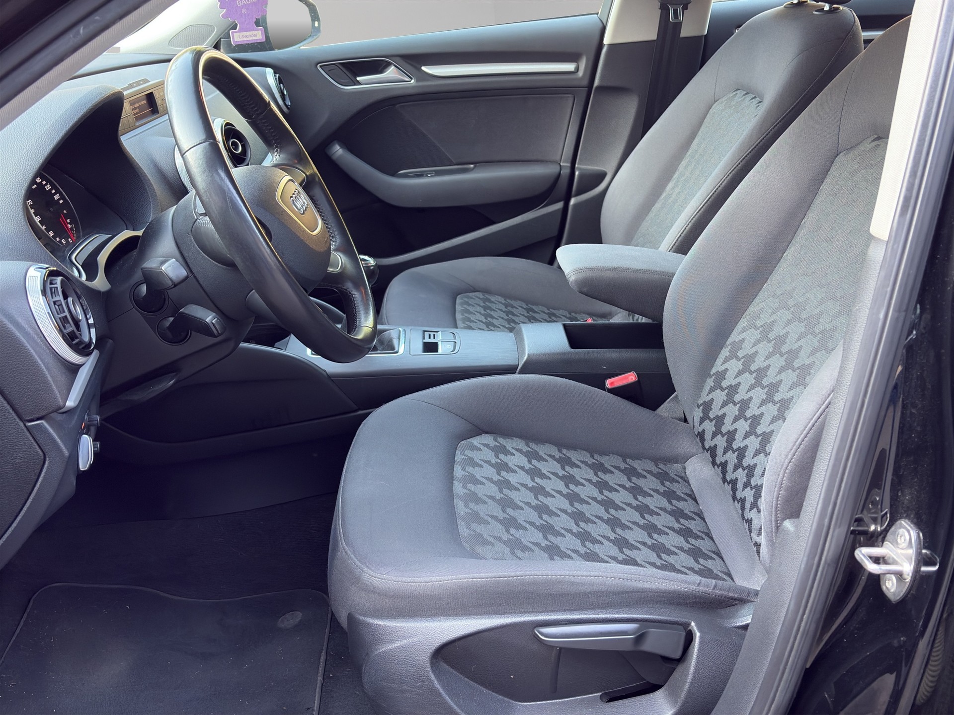 AUDI A3 Sportback 1.4 TFSI Ambiente-image-11