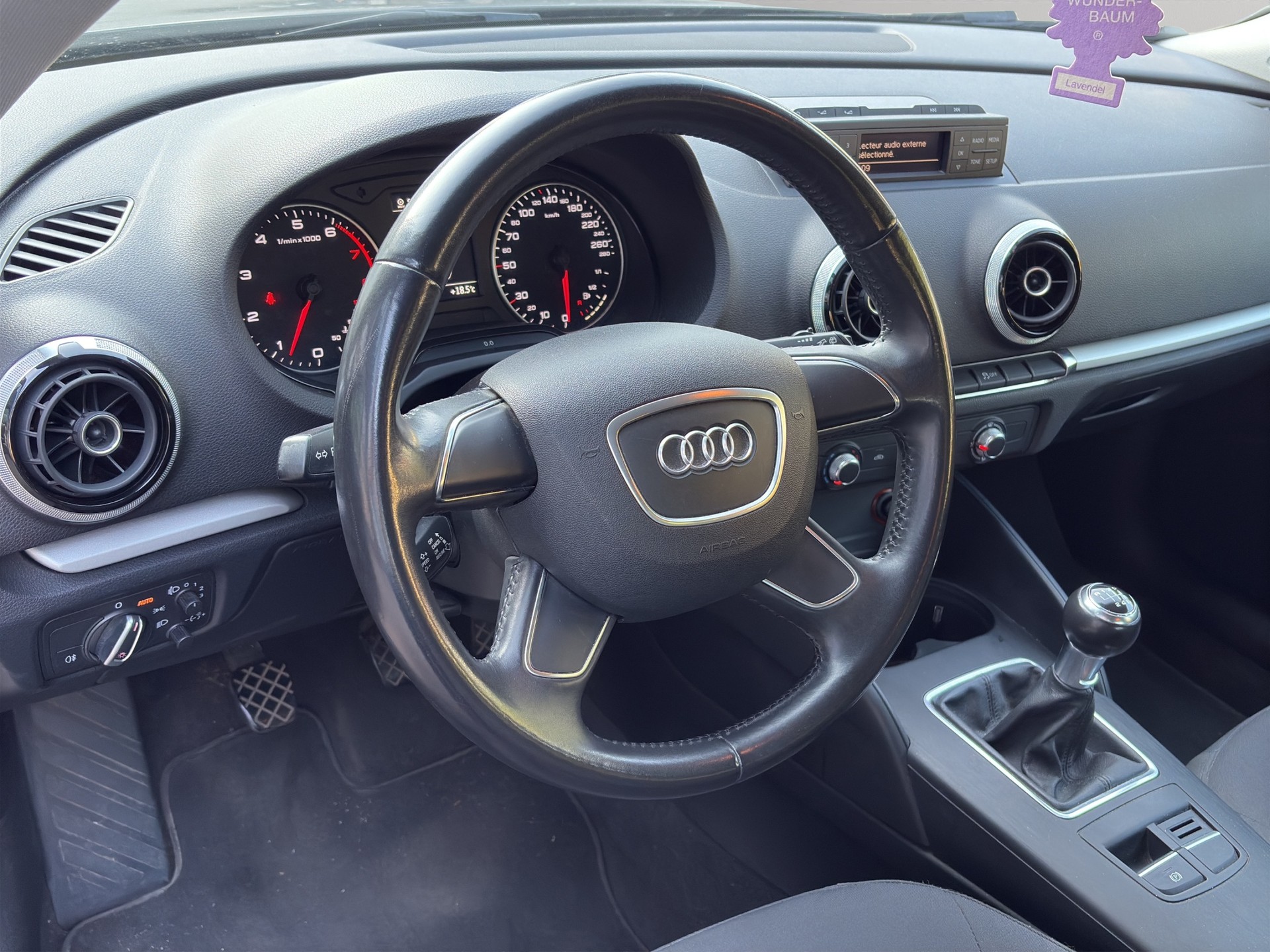 AUDI A3 Sportback 1.4 TFSI Ambiente-image-9