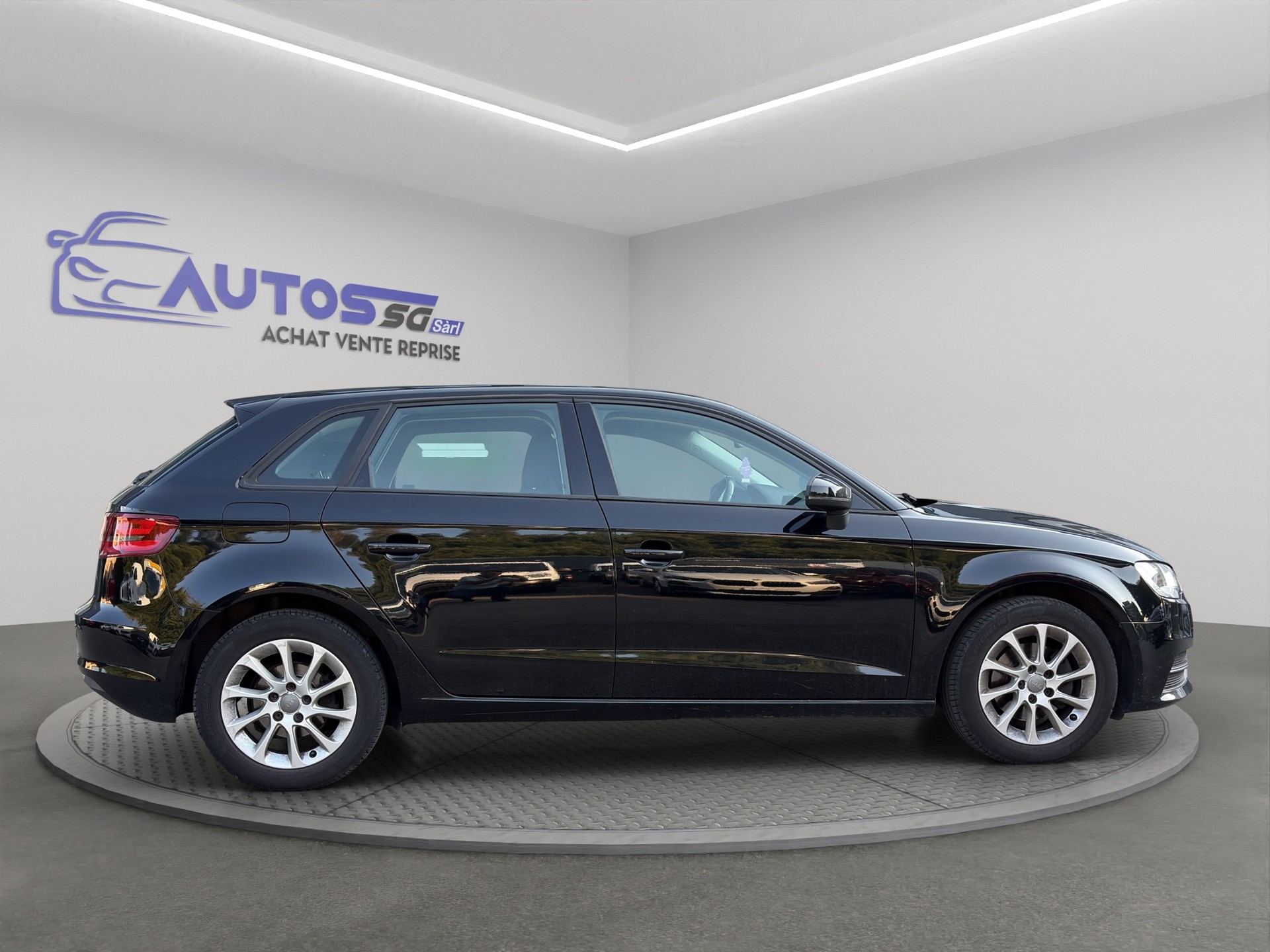 AUDI A3 Sportback 1.4 TFSI Ambiente-image-4