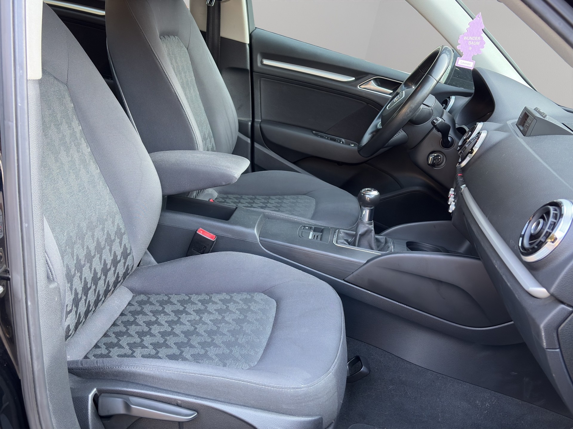 AUDI A3 Sportback 1.4 TFSI Ambiente-image-12