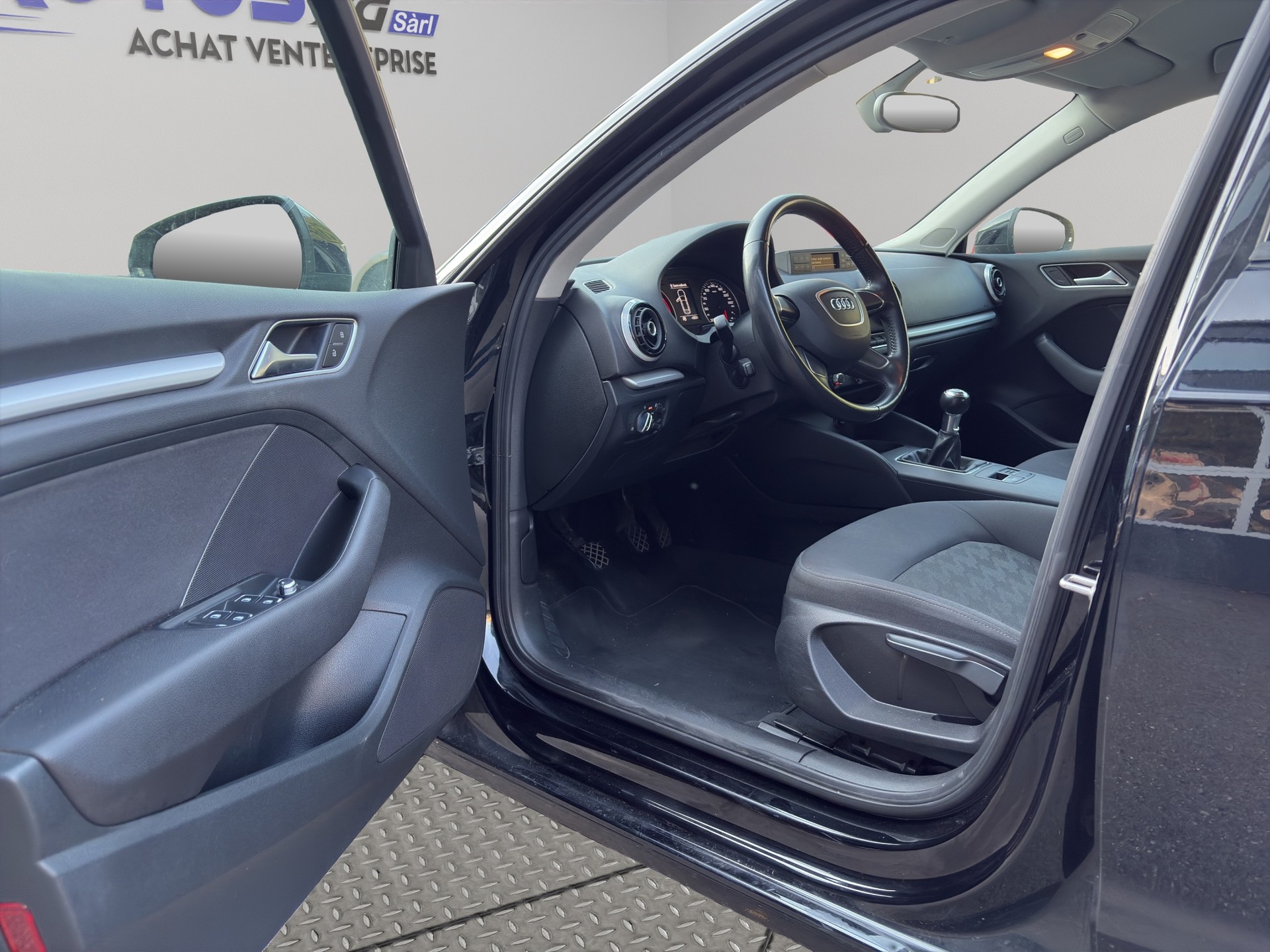 AUDI A3 Sportback 1.4 TFSI Ambiente-image-13