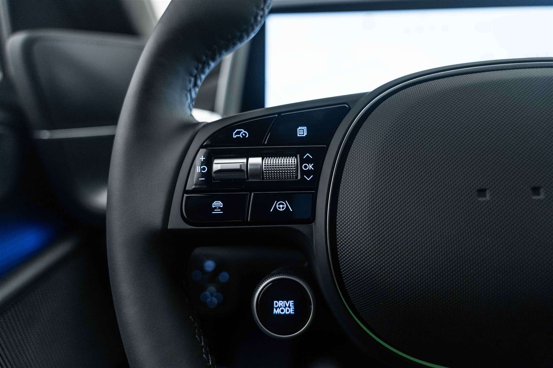 HYUNDAI Ioniq 6 77kWh Plus Line 325PS 4WD Automat-image-16