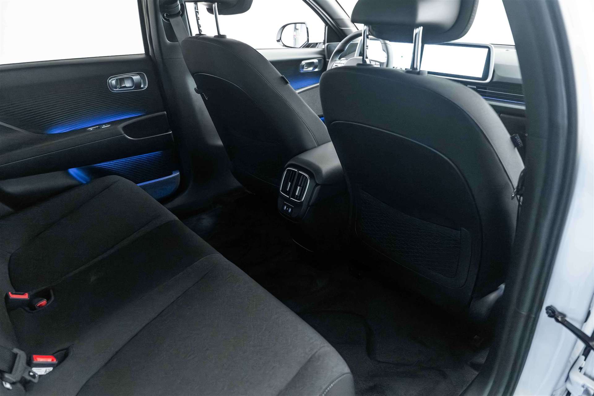 HYUNDAI Ioniq 6 77kWh Plus Line 325PS 4WD Automat-image-12