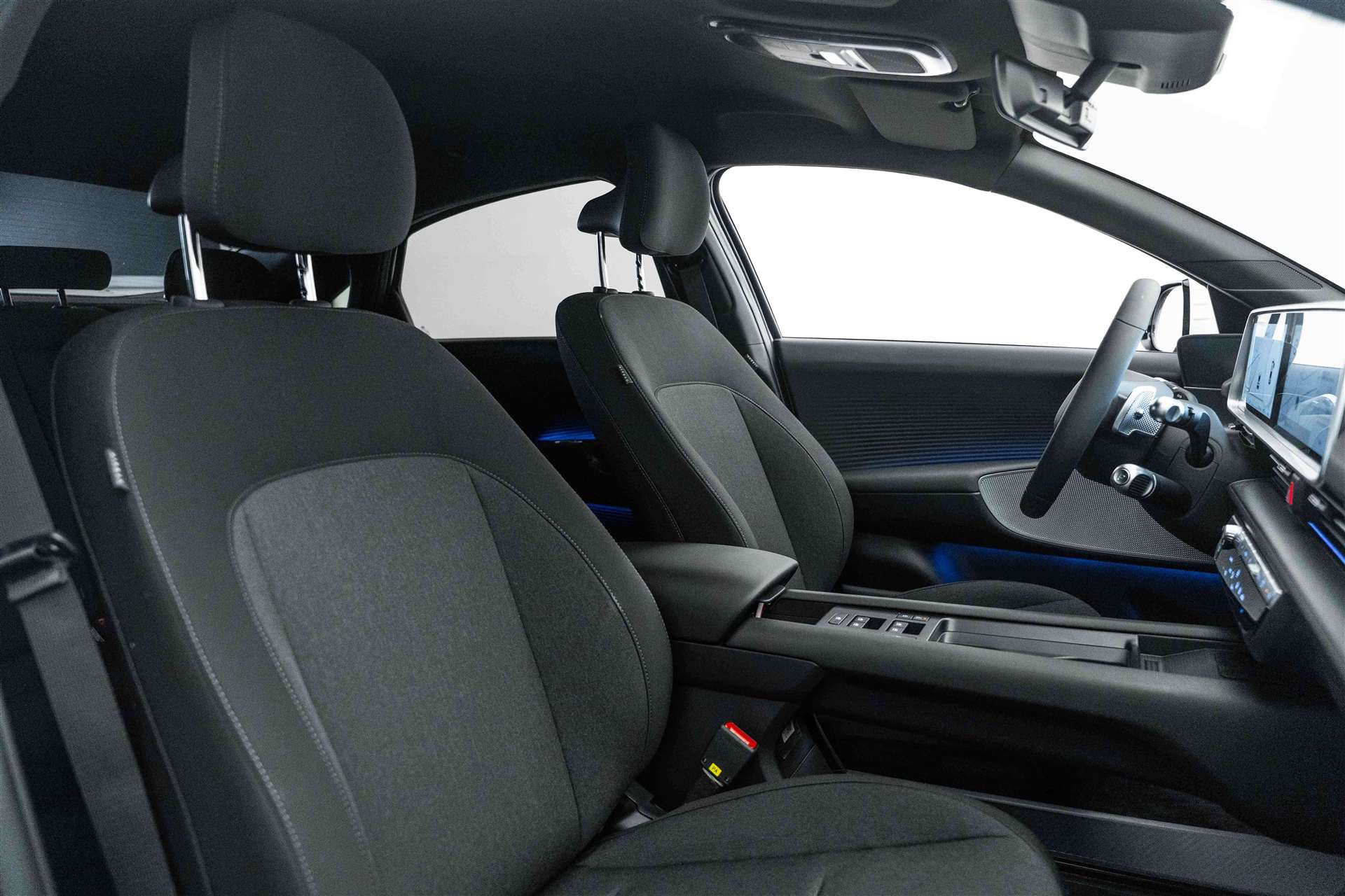 HYUNDAI Ioniq 6 77kWh Plus Line 325PS 4WD Automat-image-11