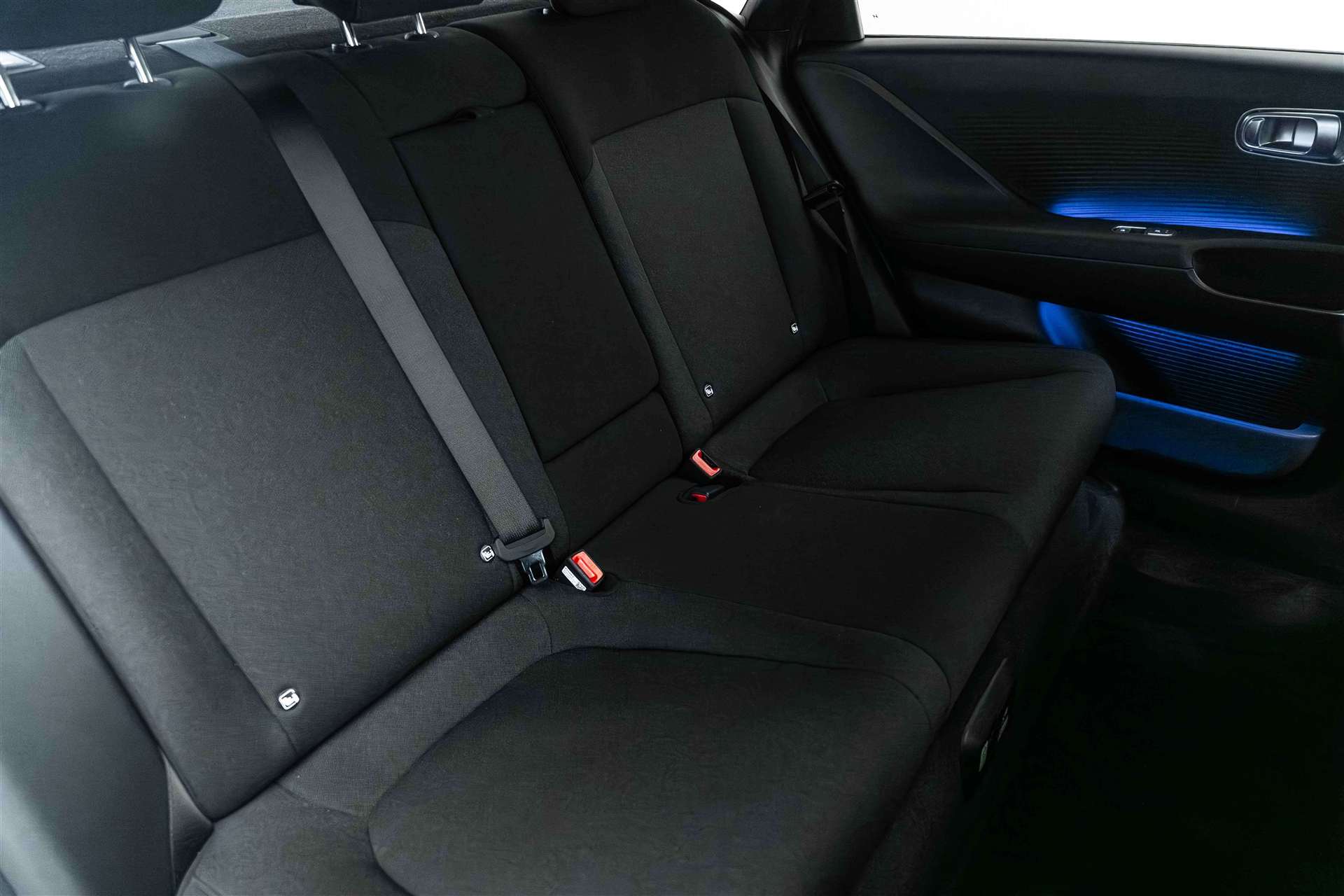 HYUNDAI Ioniq 6 77kWh Plus Line 325PS 4WD Automat-image-13