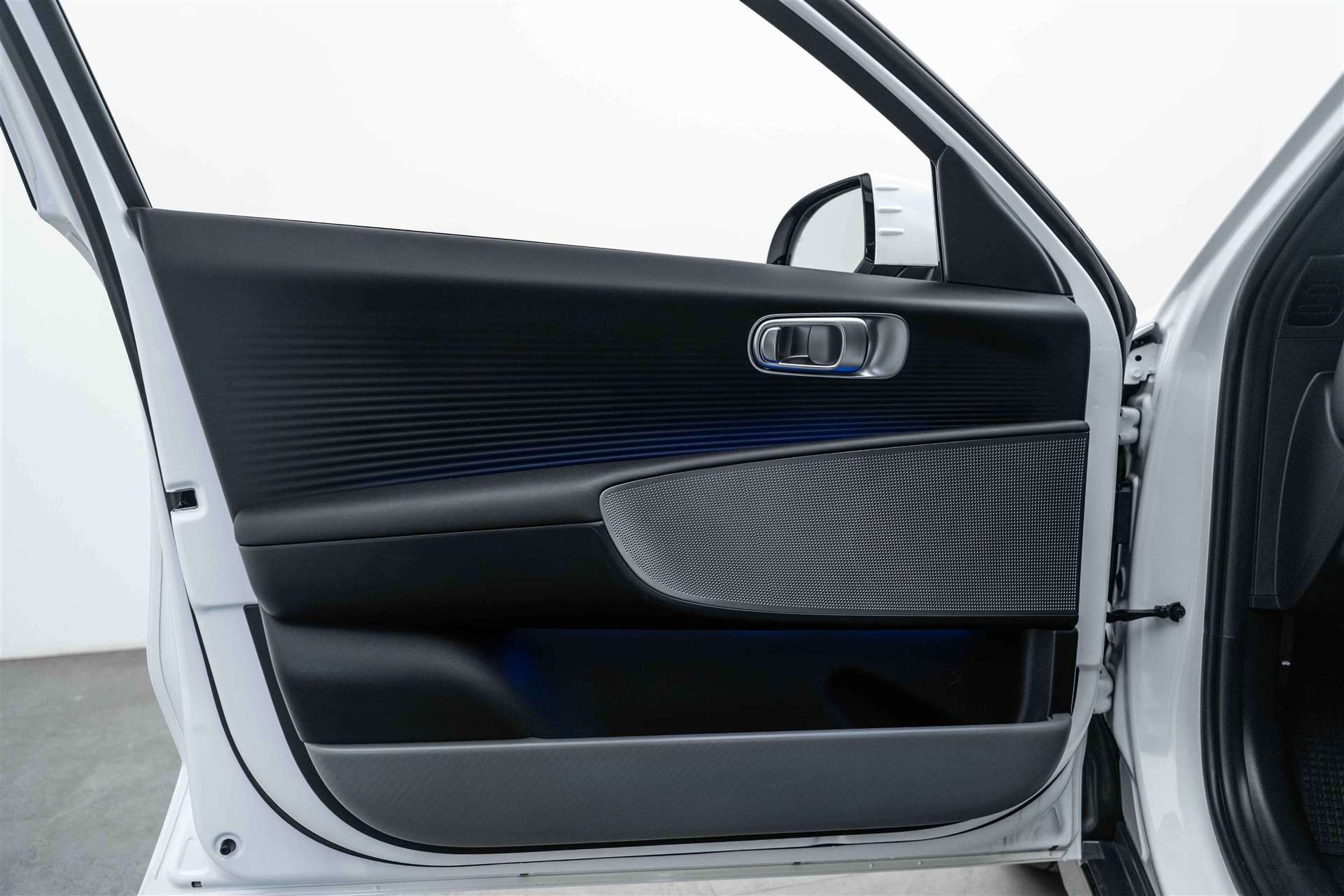 HYUNDAI Ioniq 6 77kWh Plus Line 325PS 4WD Automat-image-6
