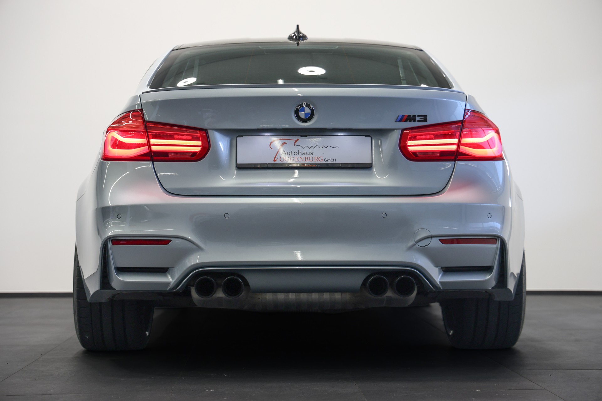 BMW M3 Competition Drivelogic *Individual Silverstone Metallic*Tiefergelegt*-image-14