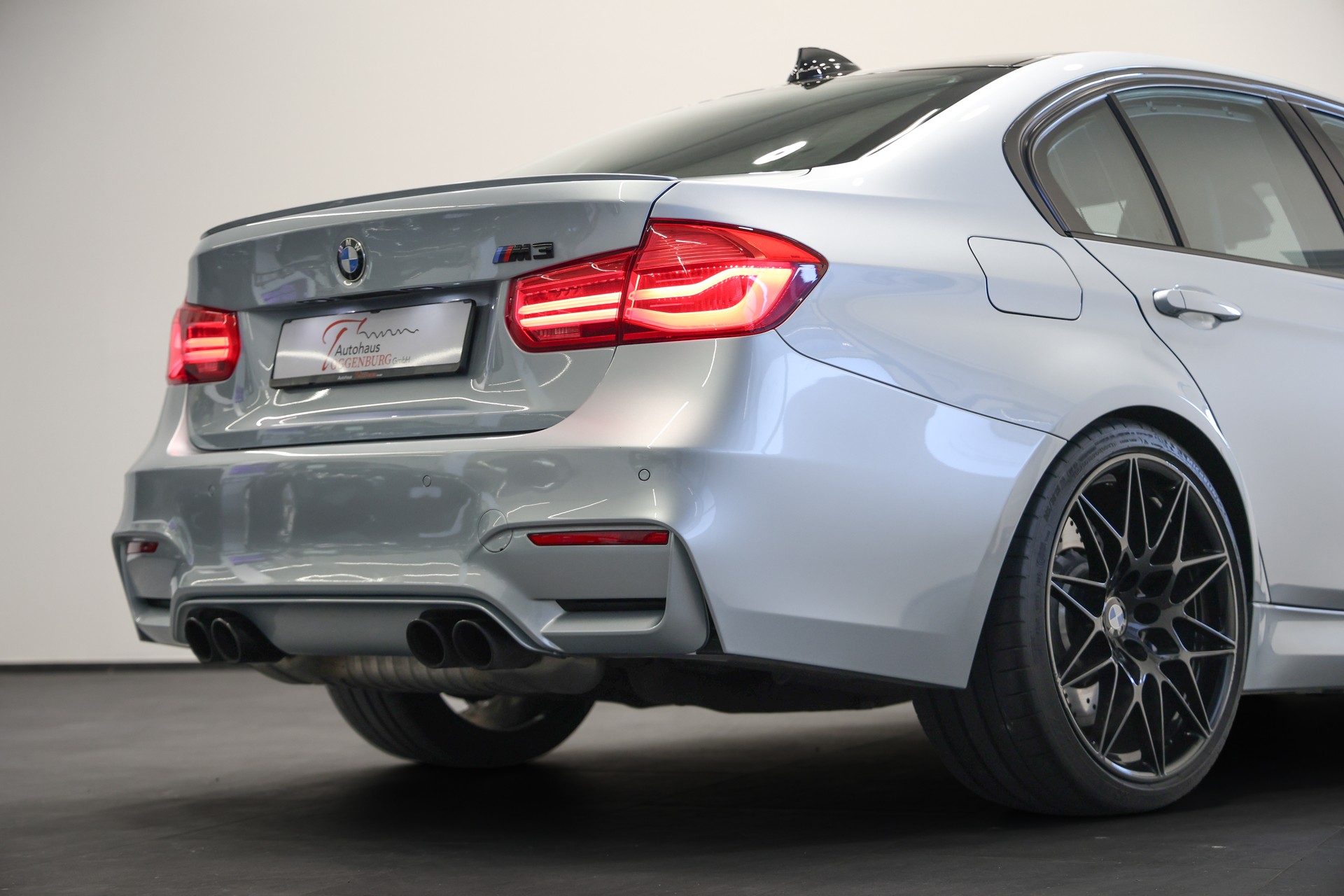 BMW M3 Competition Drivelogic *Individual Silverstone Metallic*Tiefergelegt*-image-19