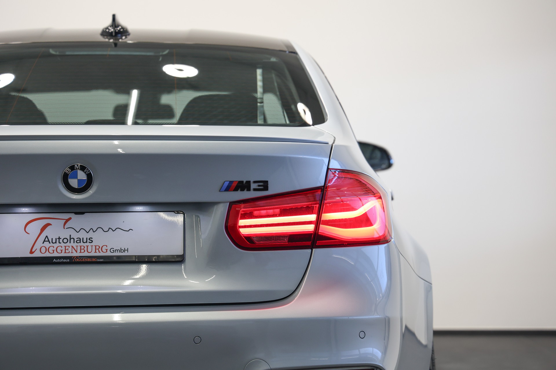 BMW M3 Competition Drivelogic *Individual Silverstone Metallic*Tiefergelegt*-image-15