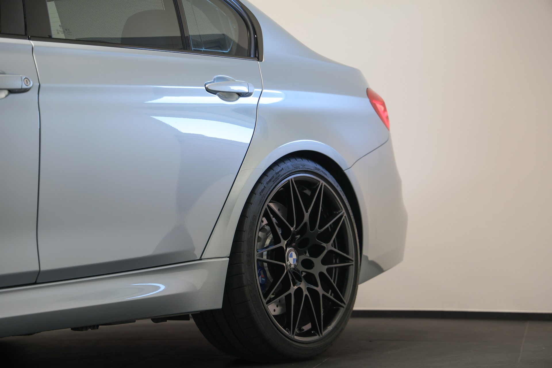 BMW M3 Competition Drivelogic *Individual Silverstone Metallic*Tiefergelegt*-image-10