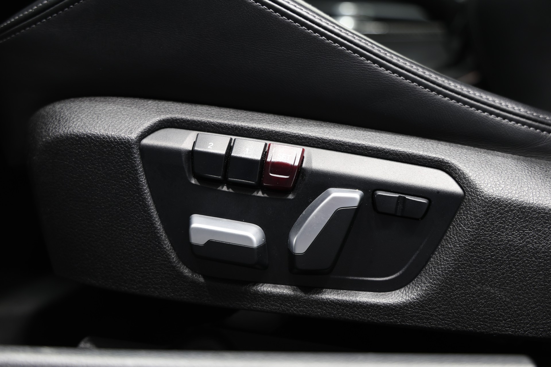 BMW M3 Competition Drivelogic *Individual Silverstone Metallic*Tiefergelegt*-image-28