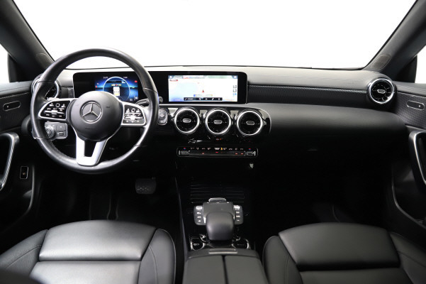 MERCEDES-BENZ CLA 180-image-9