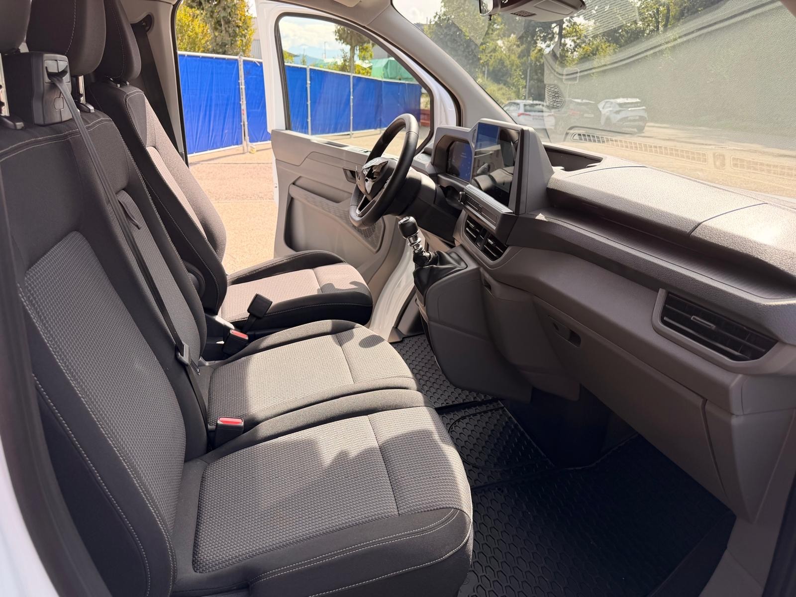 VW Transporter 2.0 TDI-image-10