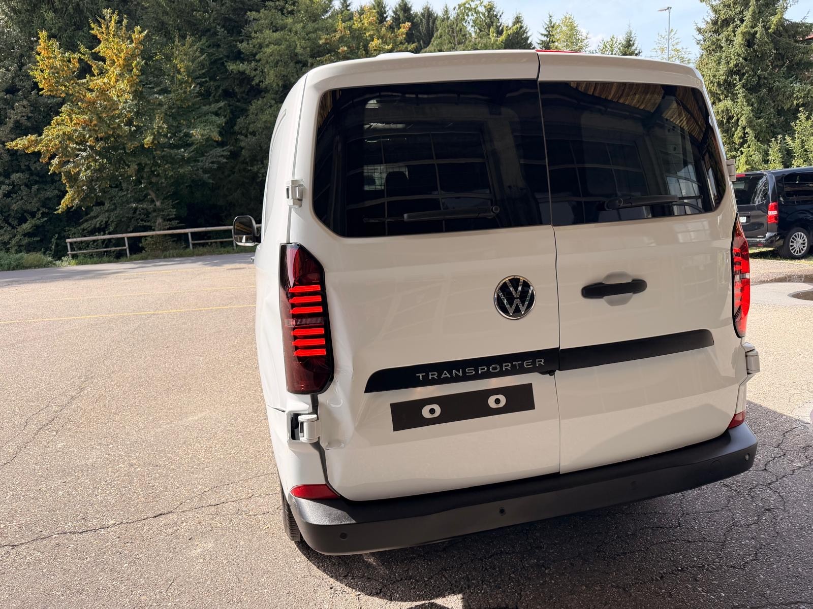 VW Transporter 2.0 TDI-image-2
