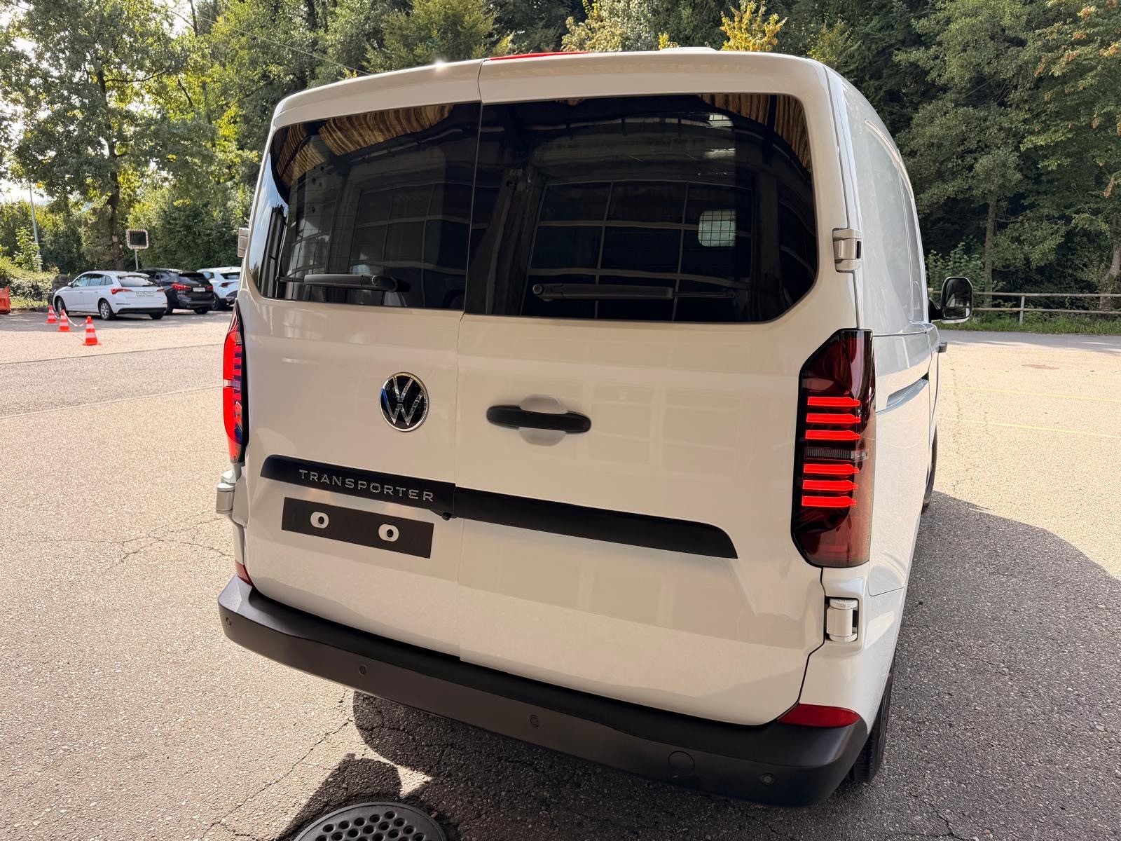 VW Transporter 2.0 TDI-image-3