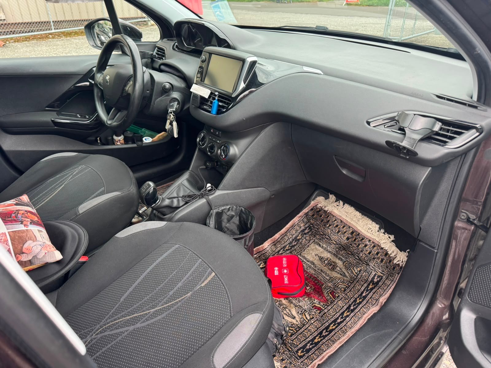 PEUGEOT 208 1.6 e-HDI Active-image-12
