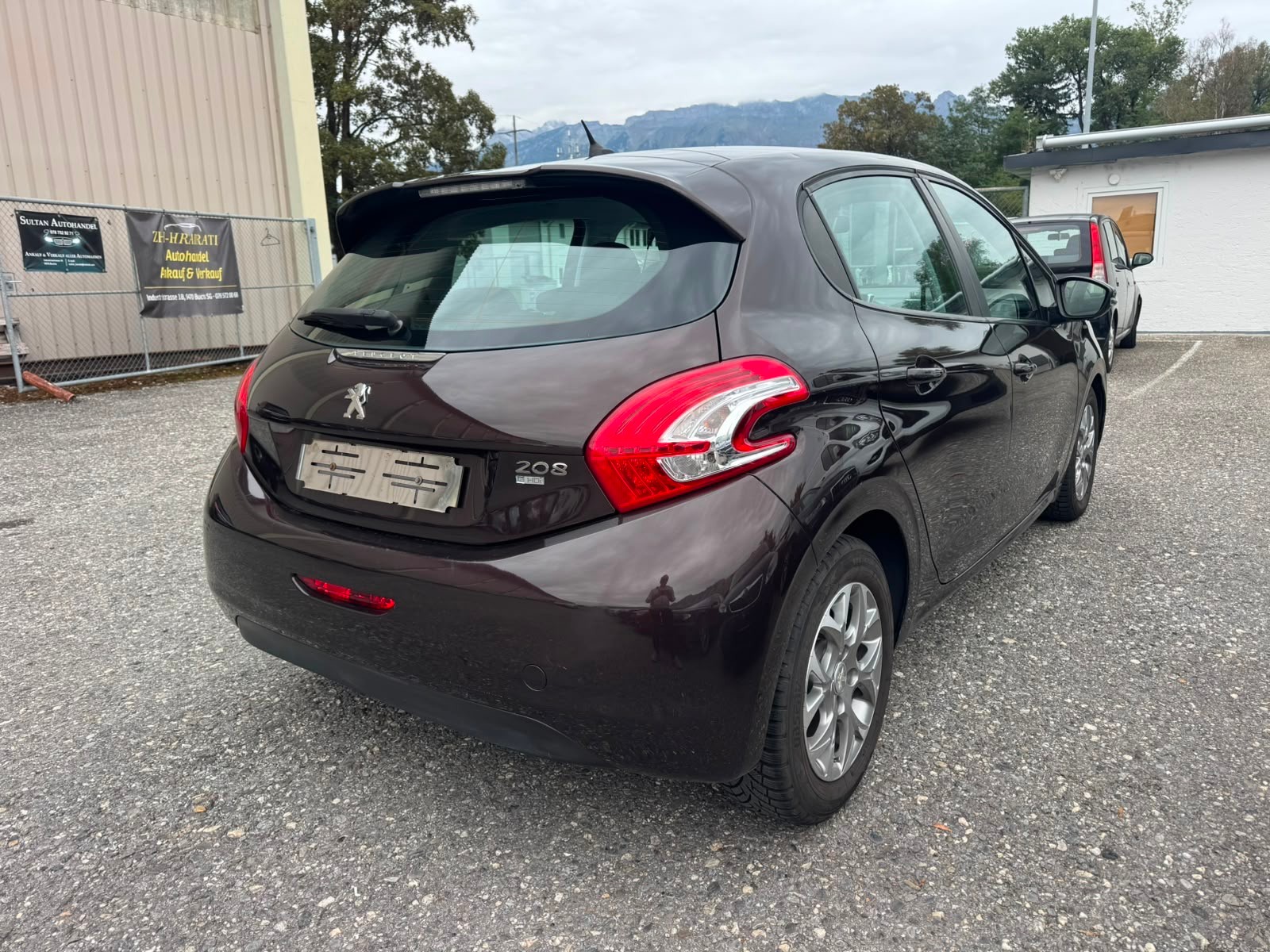 PEUGEOT 208 1.6 e-HDI Active-image-5