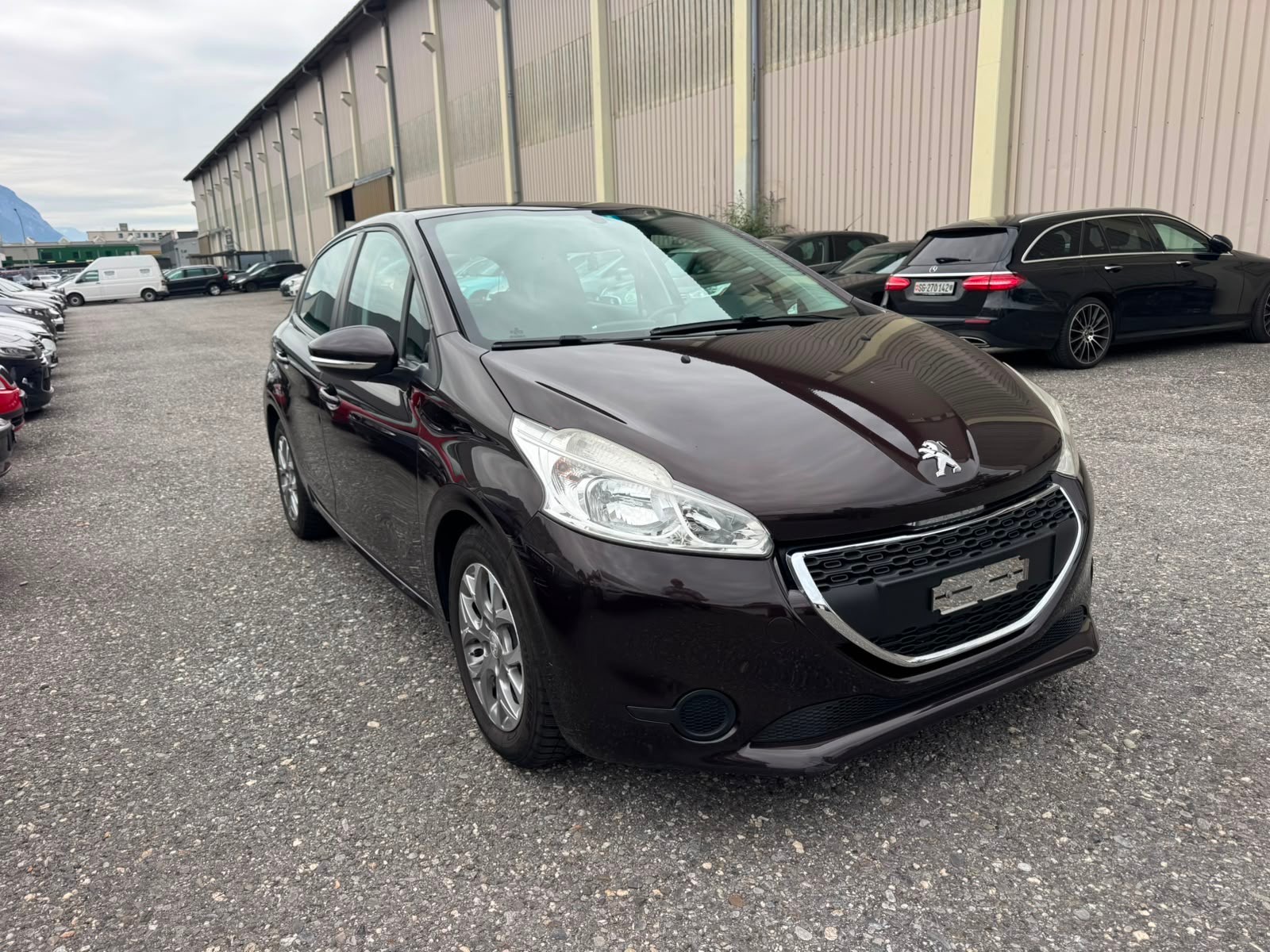 PEUGEOT 208 1.6 e-HDI Active-image-1