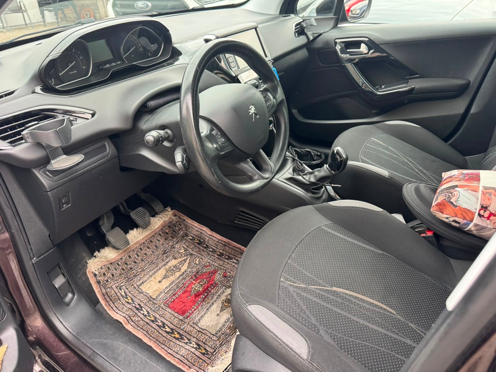 PEUGEOT 208 1.6 e-HDI Active-image-10