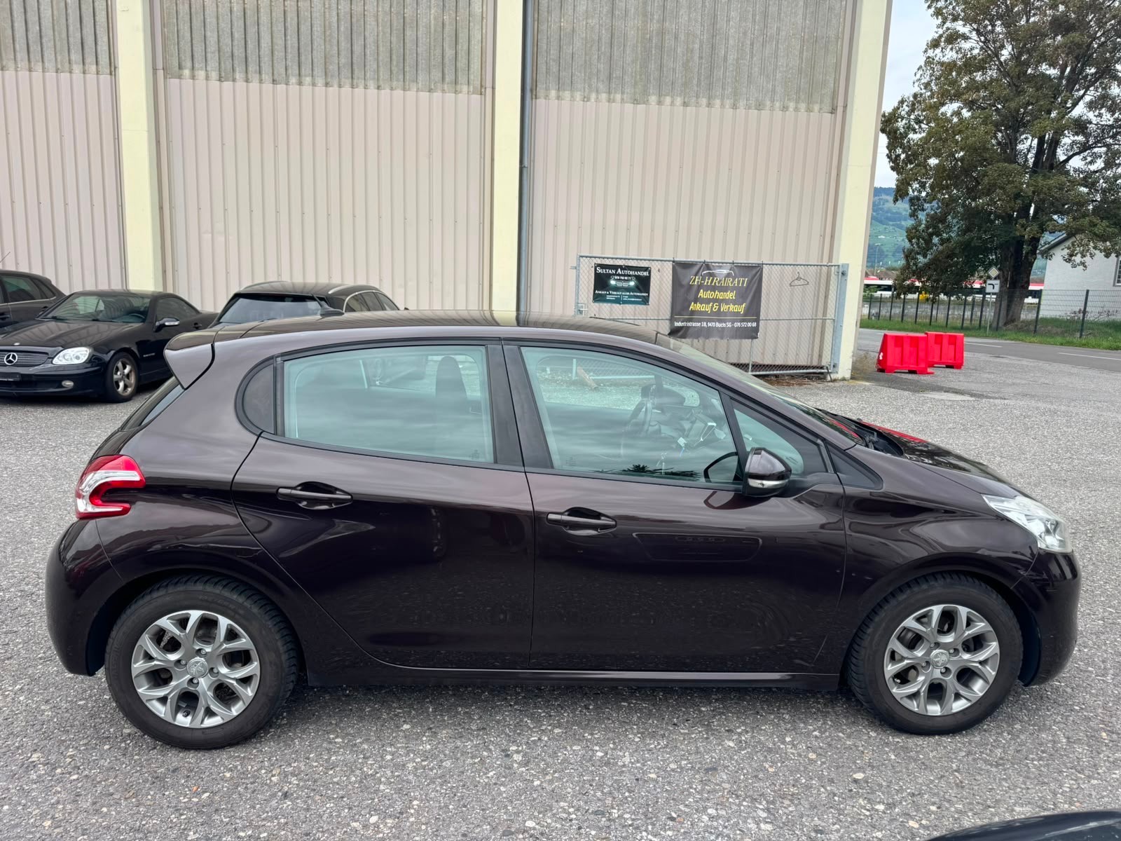 PEUGEOT 208 1.6 e-HDI Active-image-6