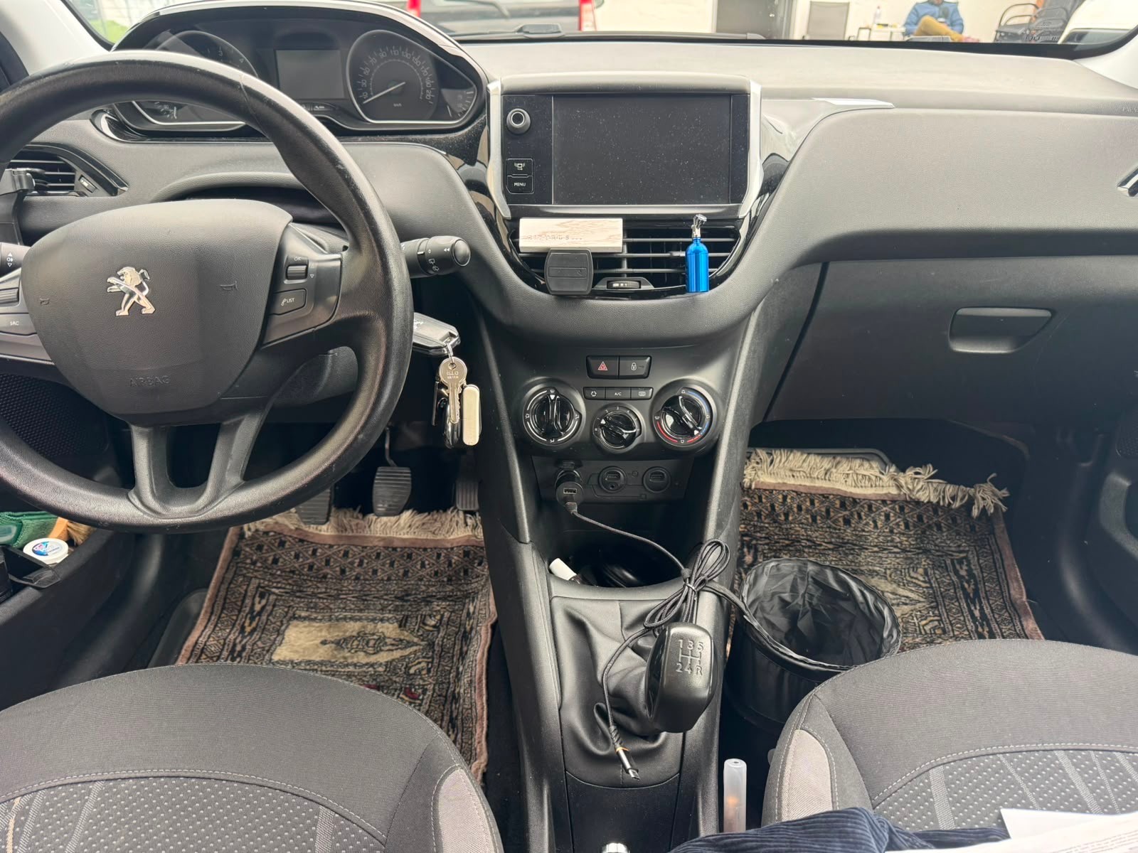 PEUGEOT 208 1.6 e-HDI Active-image-8