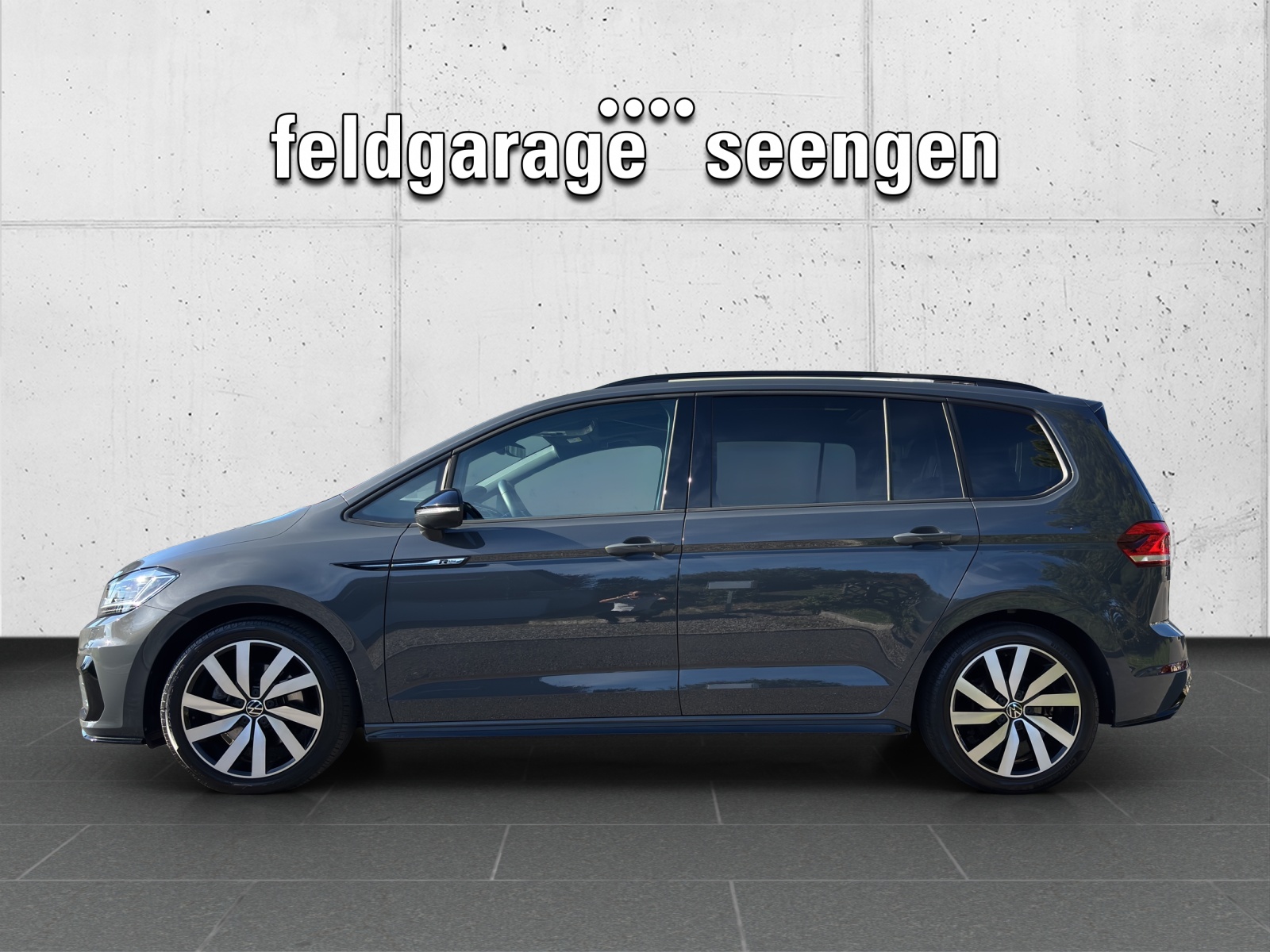 VW Touran 1.5 TSI EVO R-Line Highline DSG mit AHK, 7 Sitzen & Panorama-Ausstell-/Schiebedach-image-1